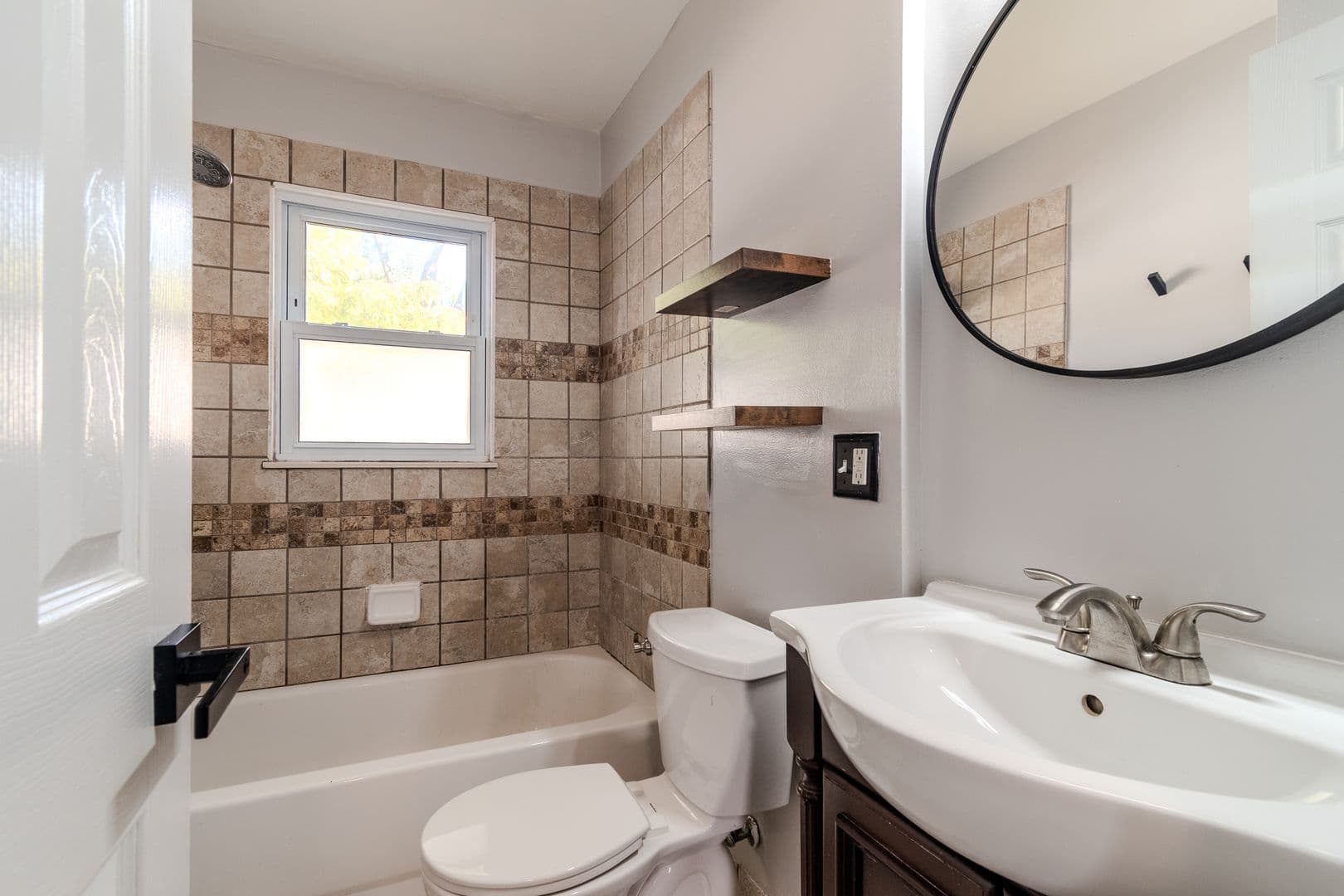 Royal Oak House: 3128 Harvard Road