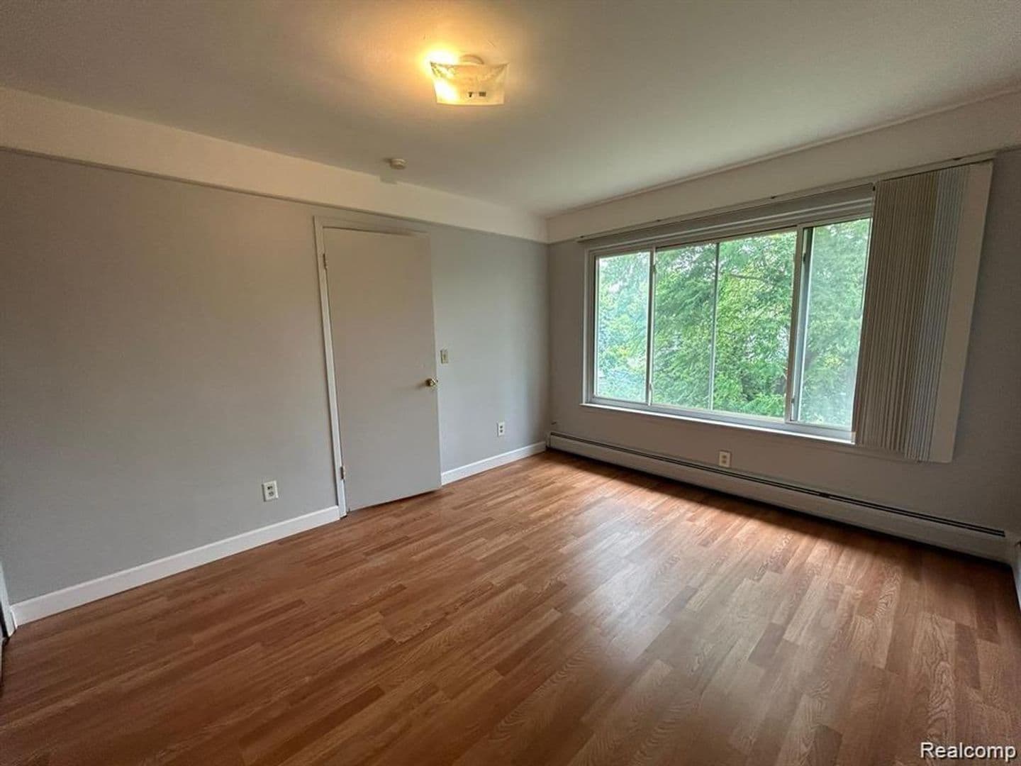 Eastpointe Apartment: 16480 E 9 Mile