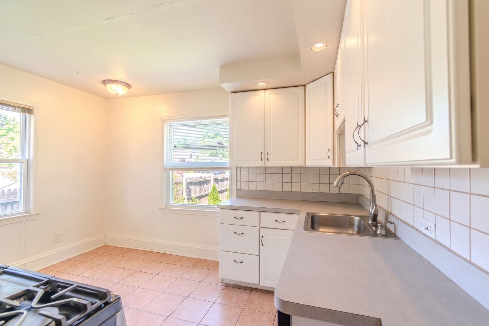 Royal Oak House: 3224 N Altadena Ave