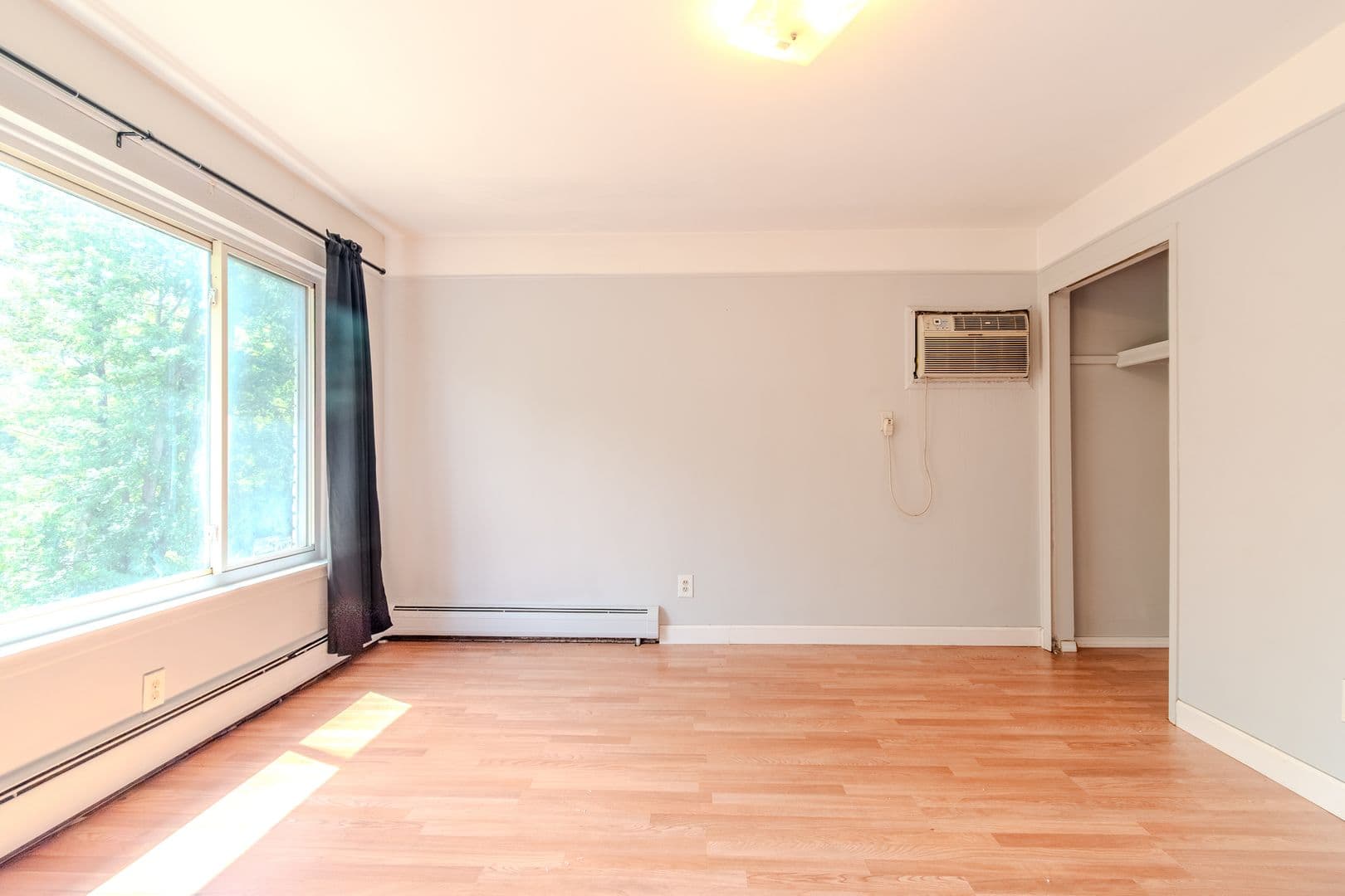 Eastpointe Apartment: 16470 E 9 Mile