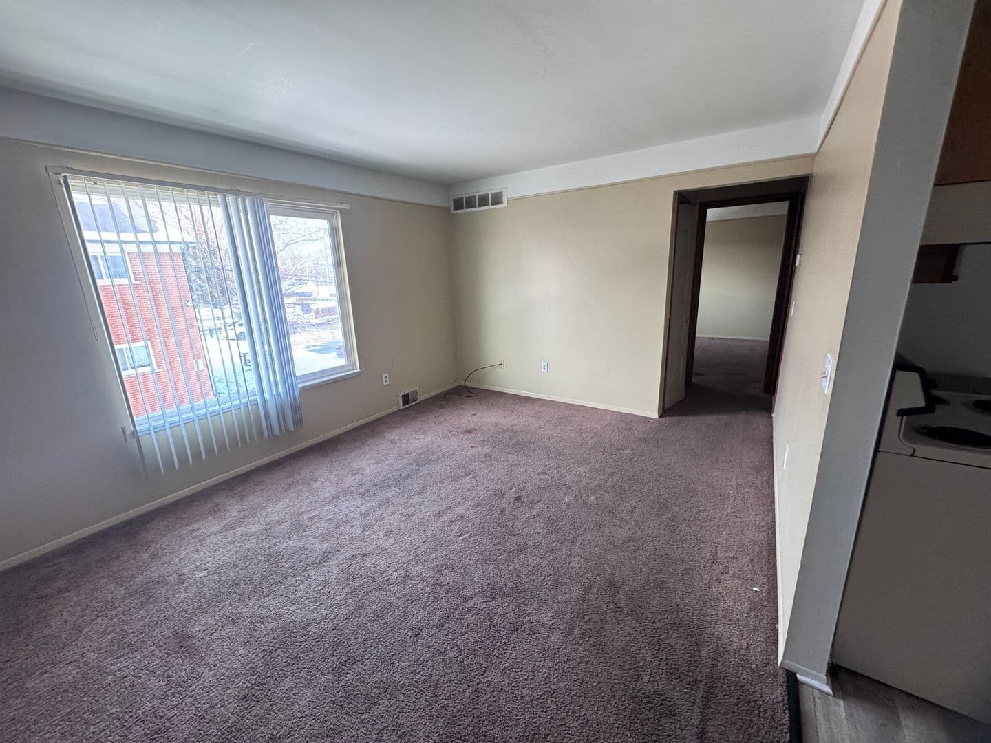 Eastpointe Apartment: 16431 E 10 Mile Rd