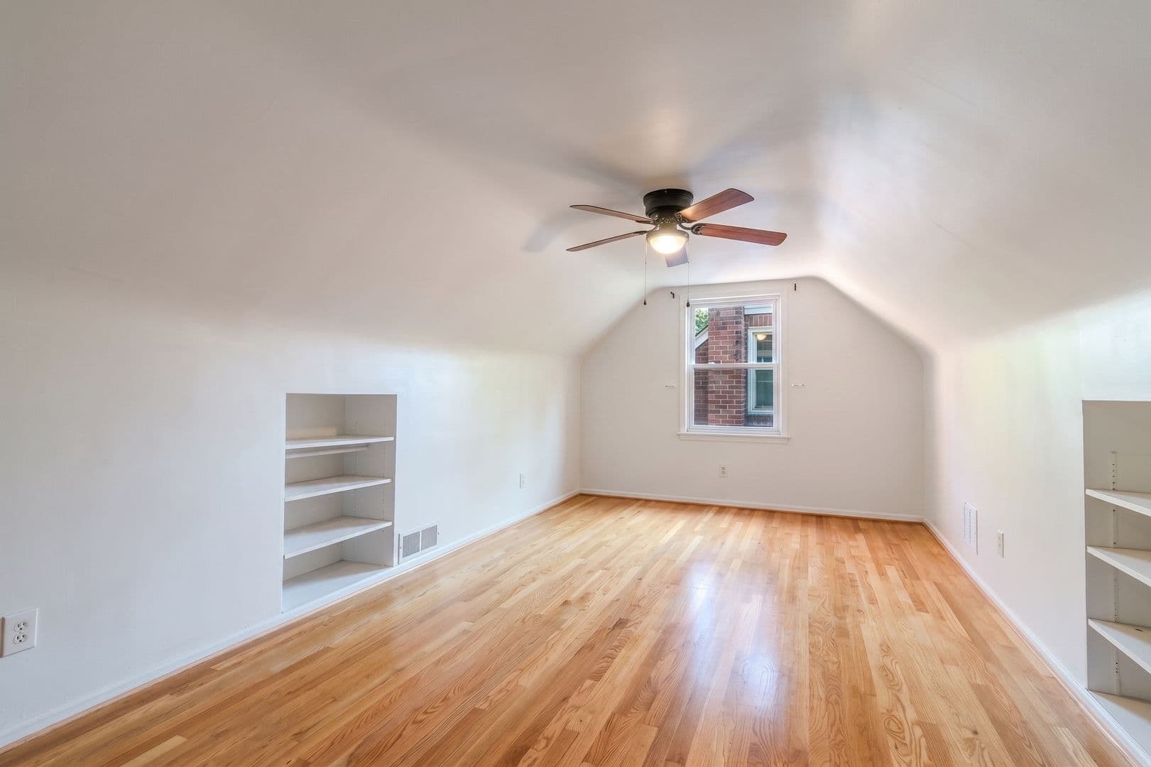 Royal Oak House: 3224 N Altadena Ave