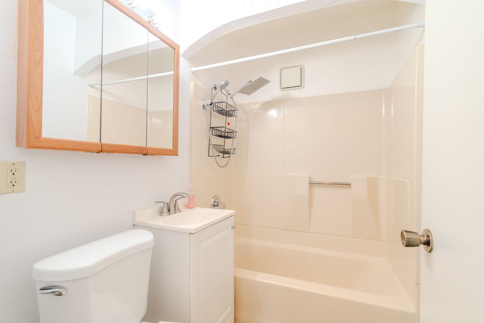 Royal Oak House: 4644 Rochester Rd