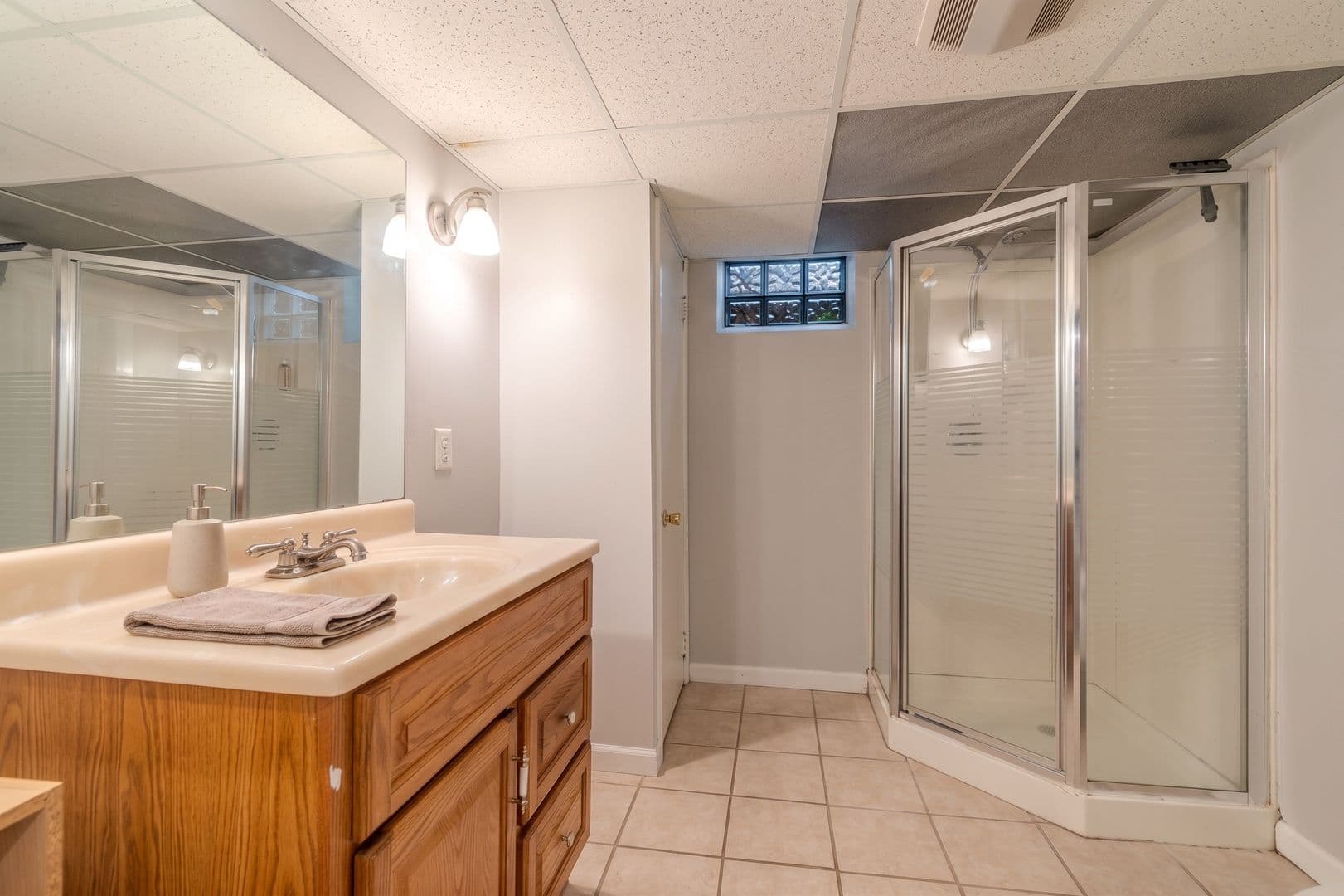 Royal Oak House: 3224 N Altadena Ave