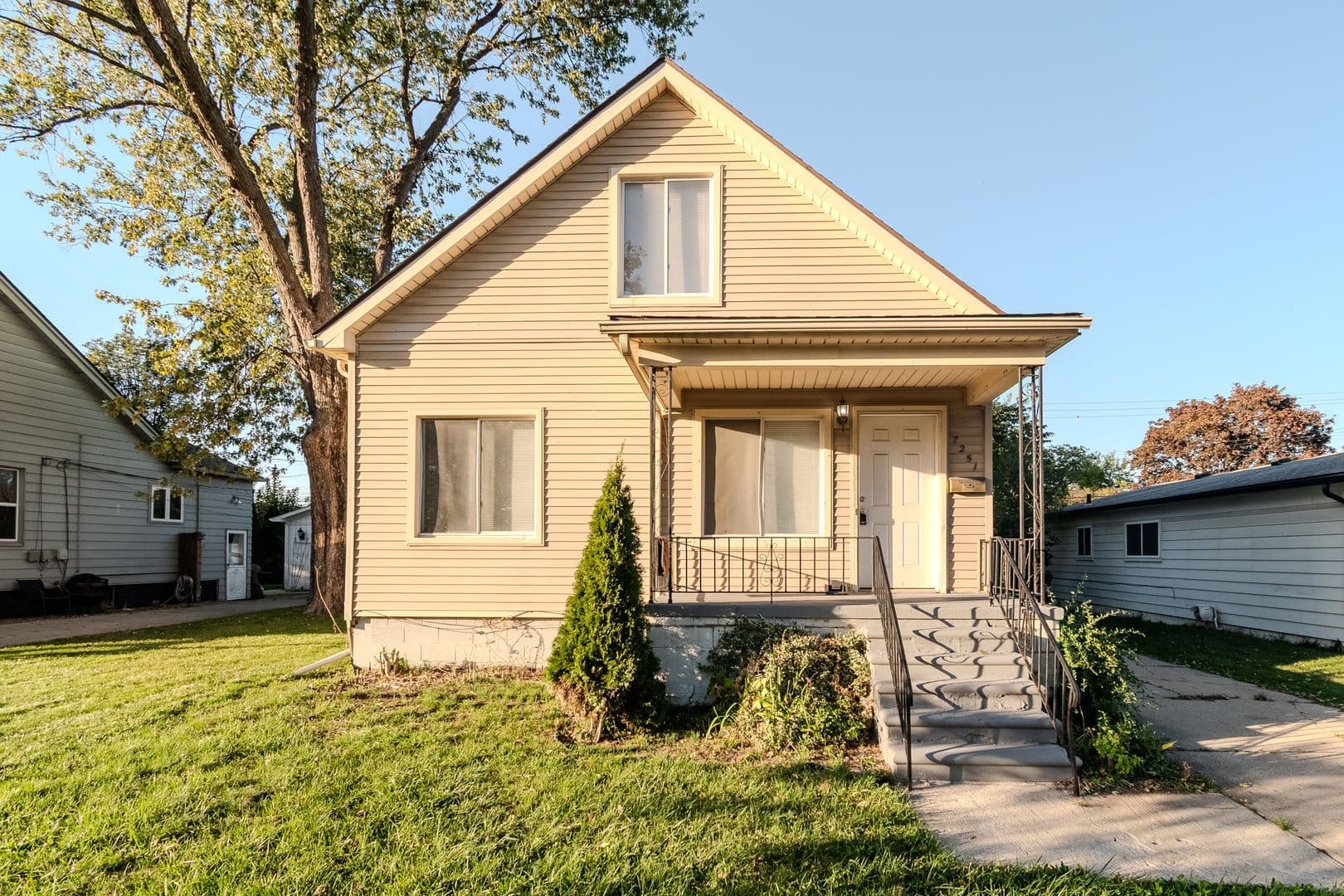 Center Line House: 7251  Voerner