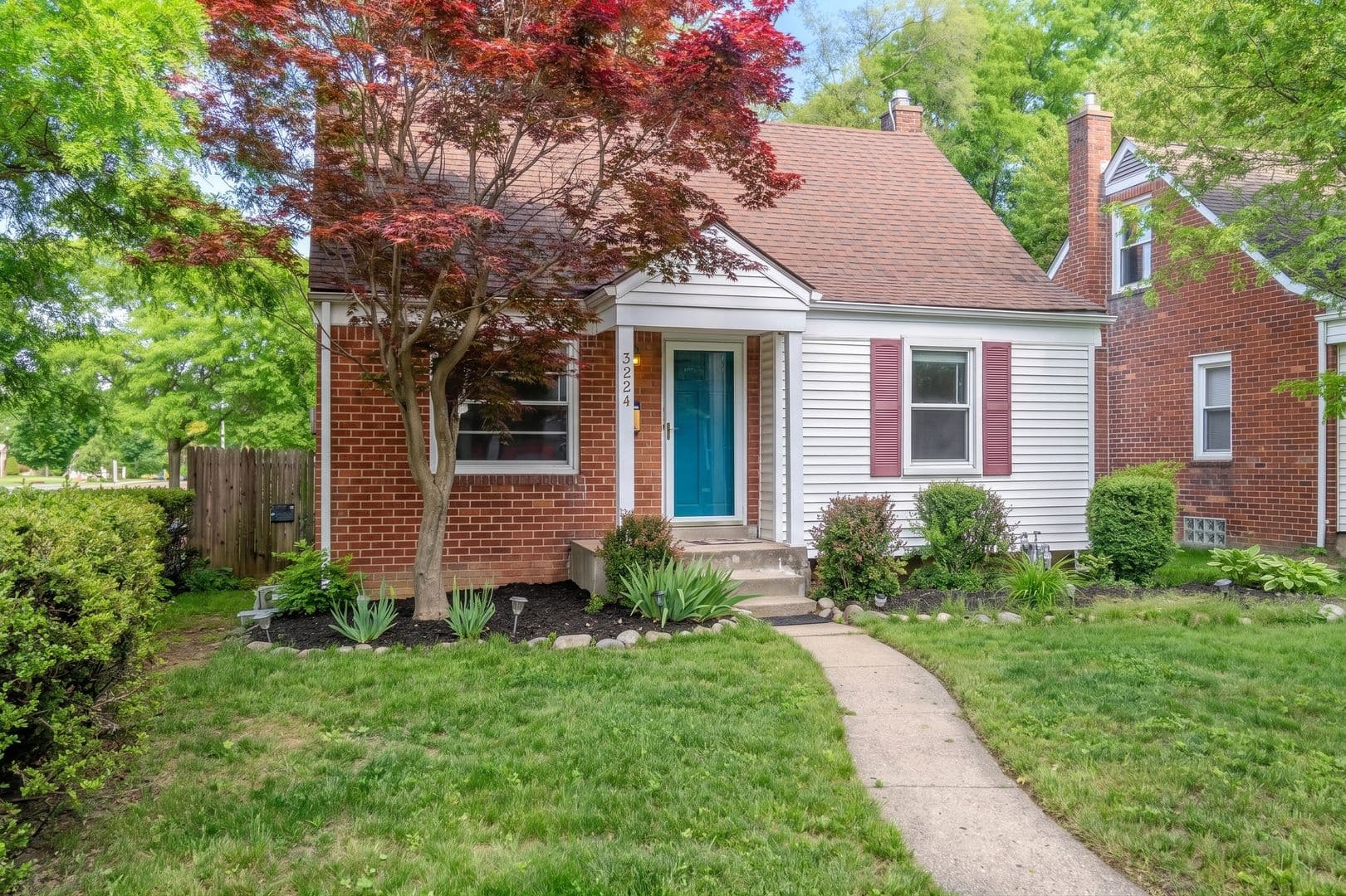 Royal Oak House: 3224 N Altadena Ave