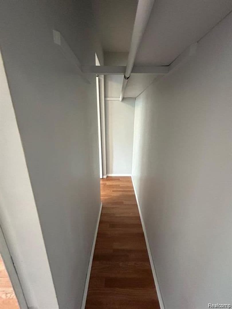 Eastpointe Apartment: 16480 E 9 Mile
