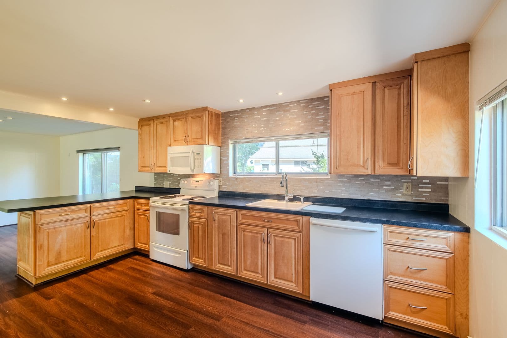 Leonard House: 408 Cantley St