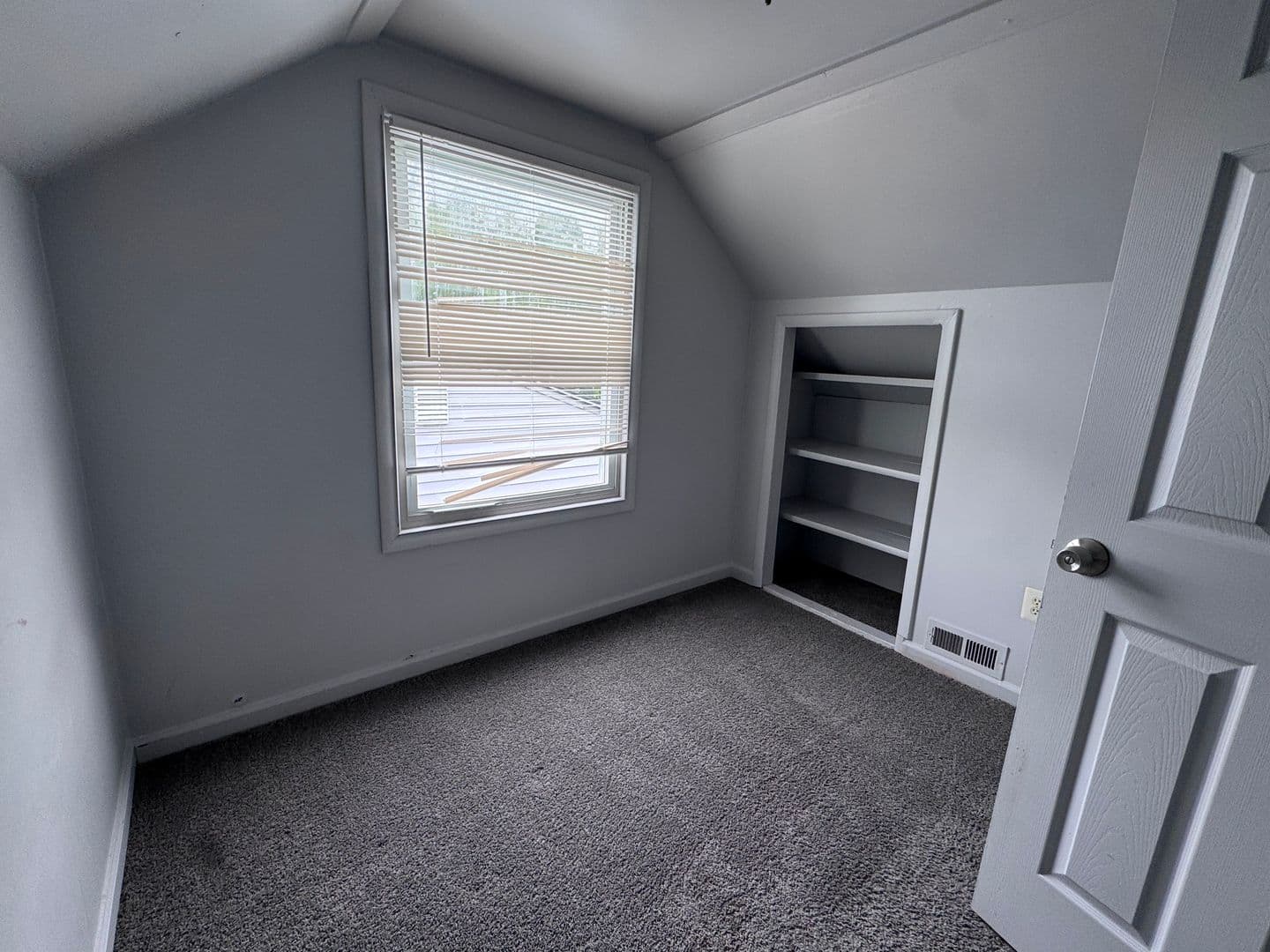 Warren House: 11096 Jewett Ave