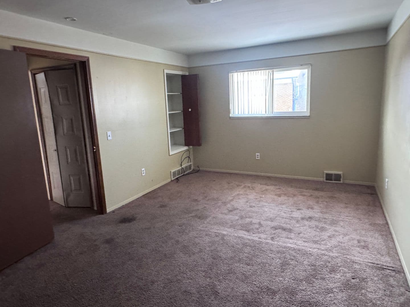 Eastpointe Apartment: 16431 E 10 Mile Rd
