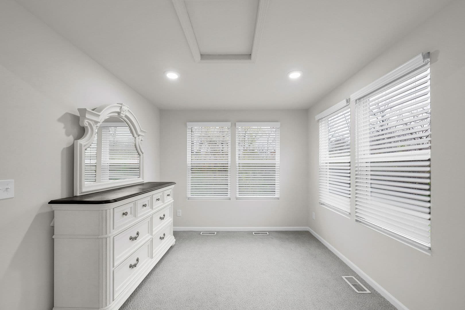 Plymouth Apartment: 40059 Premier Dr