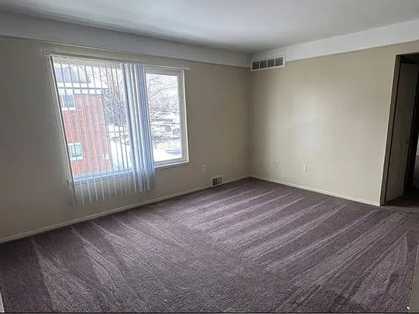 Eastpointe Apartment: 16481 E 10 Mile Rd