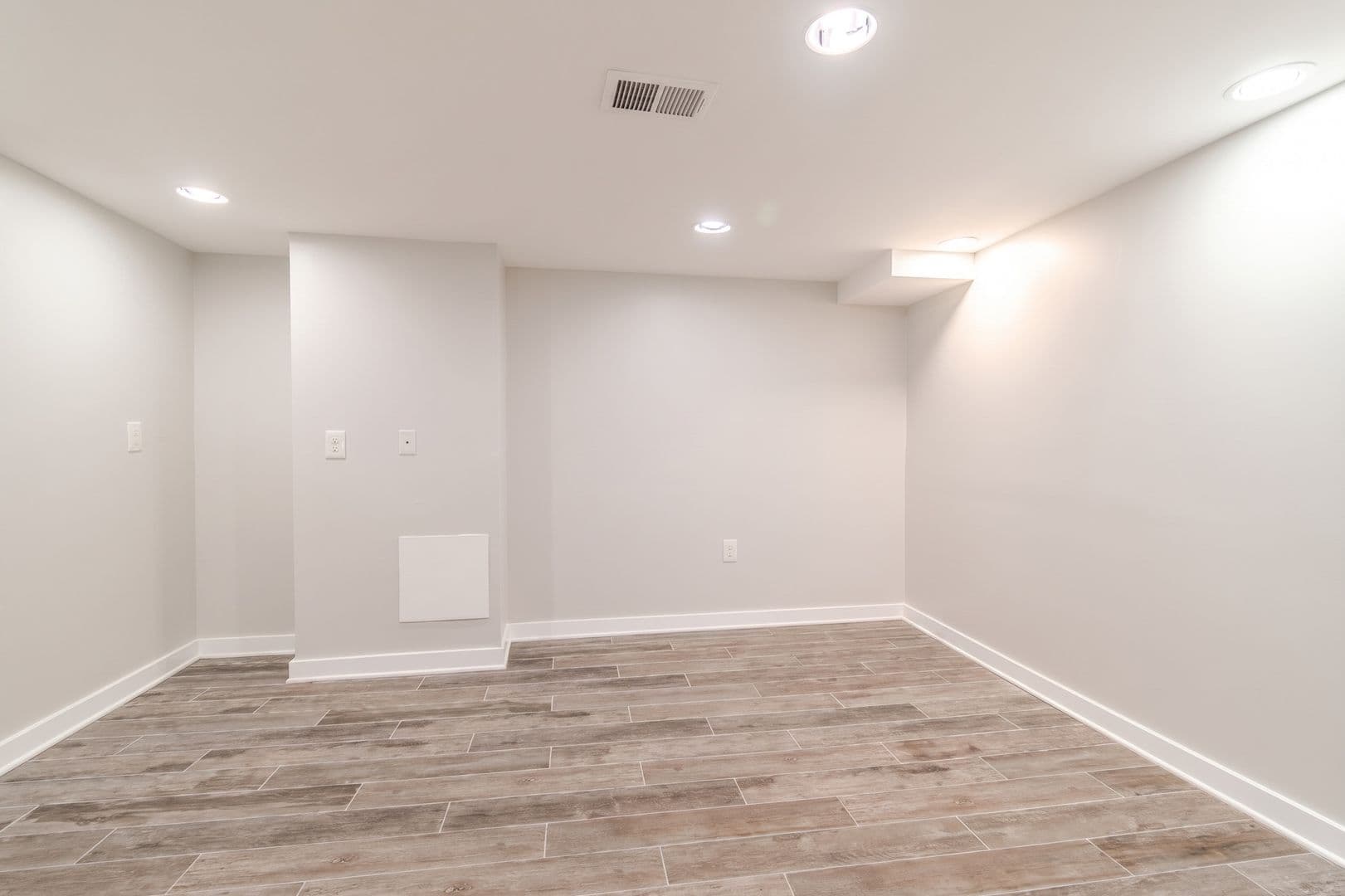 Royal Oak House: 3224 N Altadena Ave