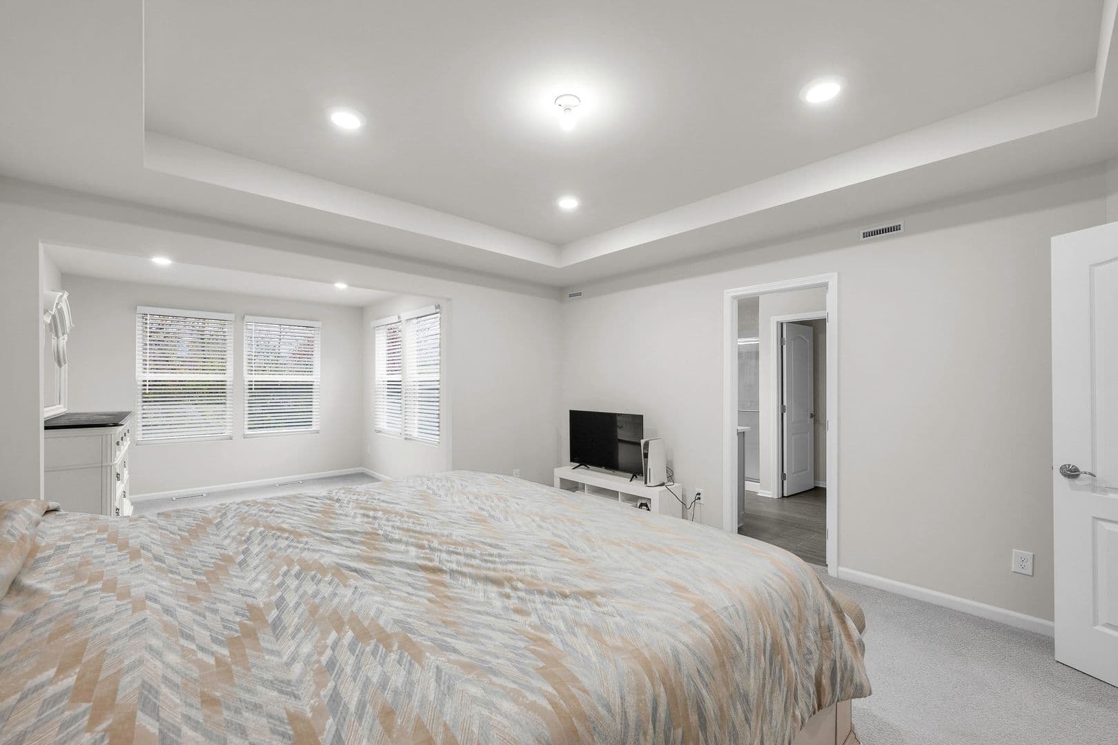 Plymouth Apartment: 40059 Premier Dr