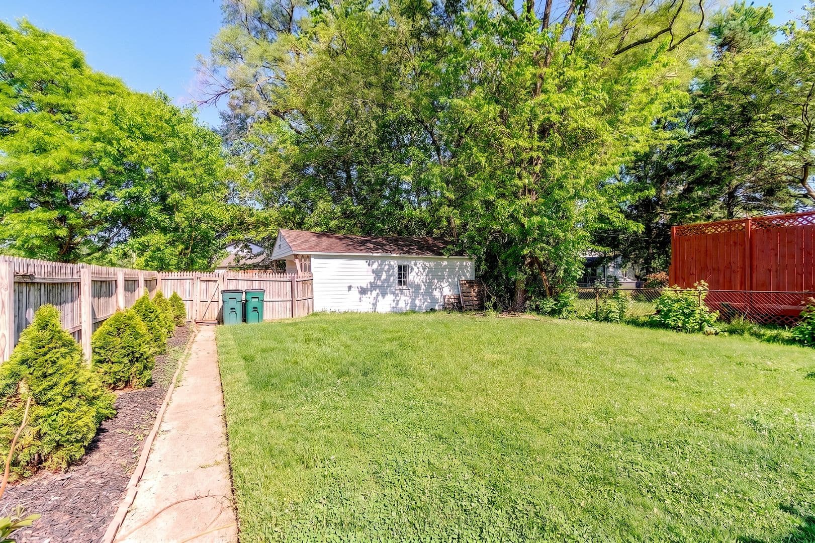 Royal Oak House: 3224 N Altadena Ave
