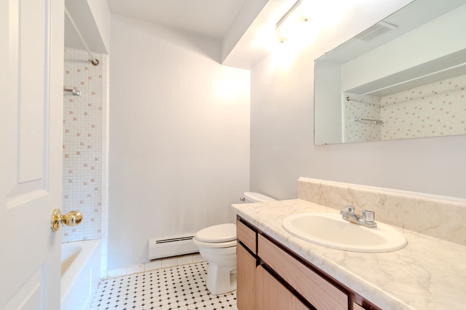 Eastpointe Apartment: 16470 E 9 Mile