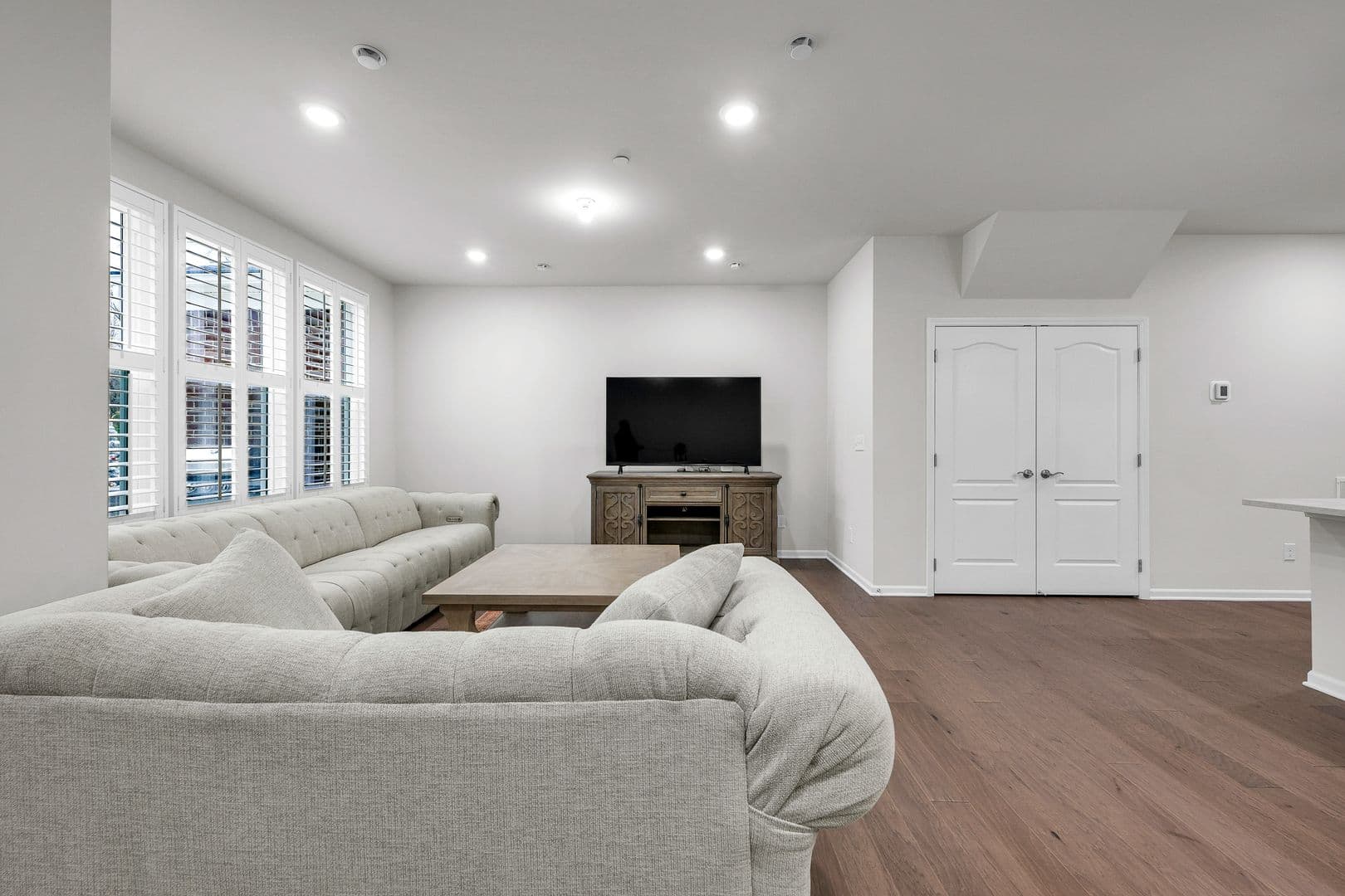 Plymouth Apartment: 40059 Premier Dr