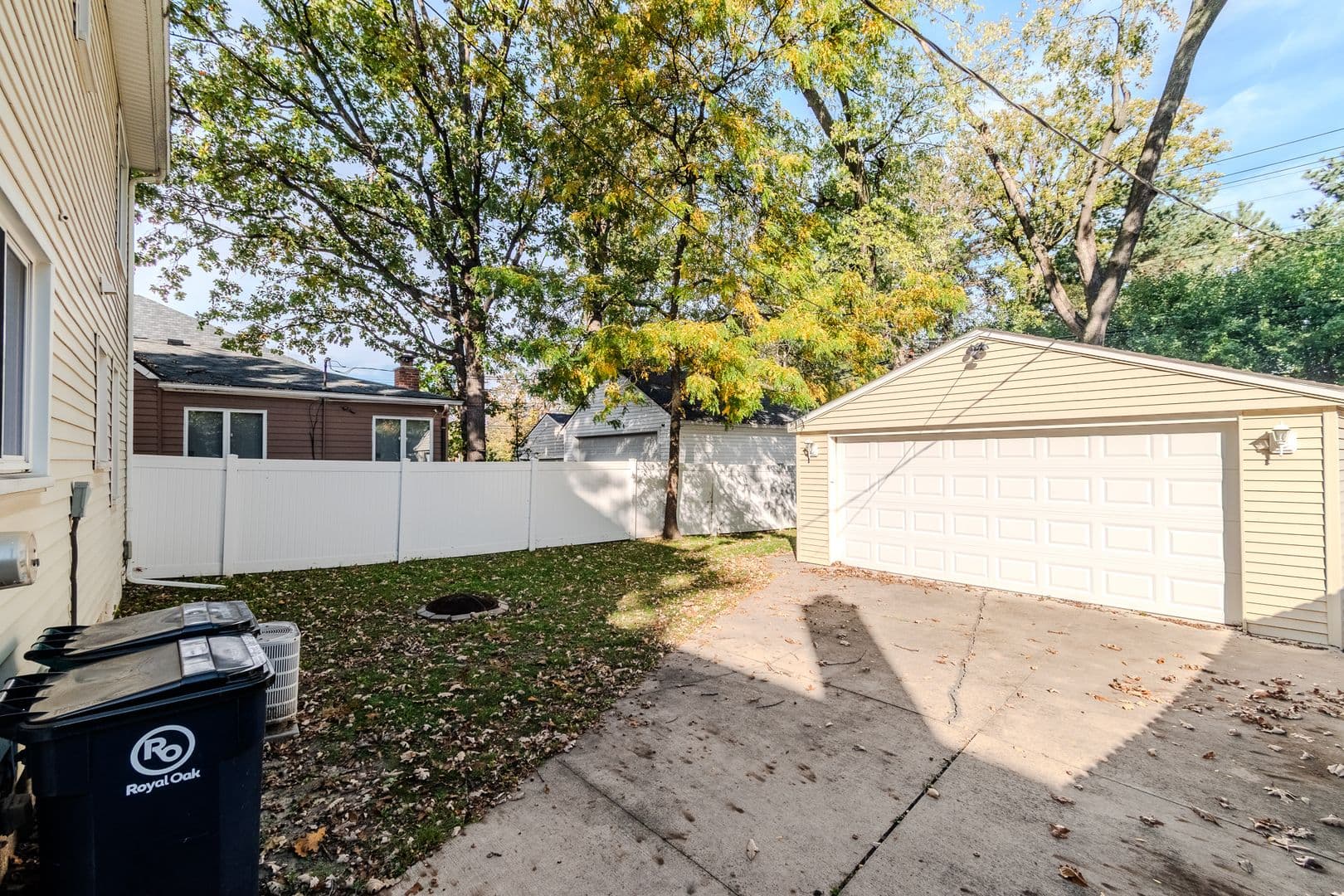 Royal Oak House: 3128 Harvard Road