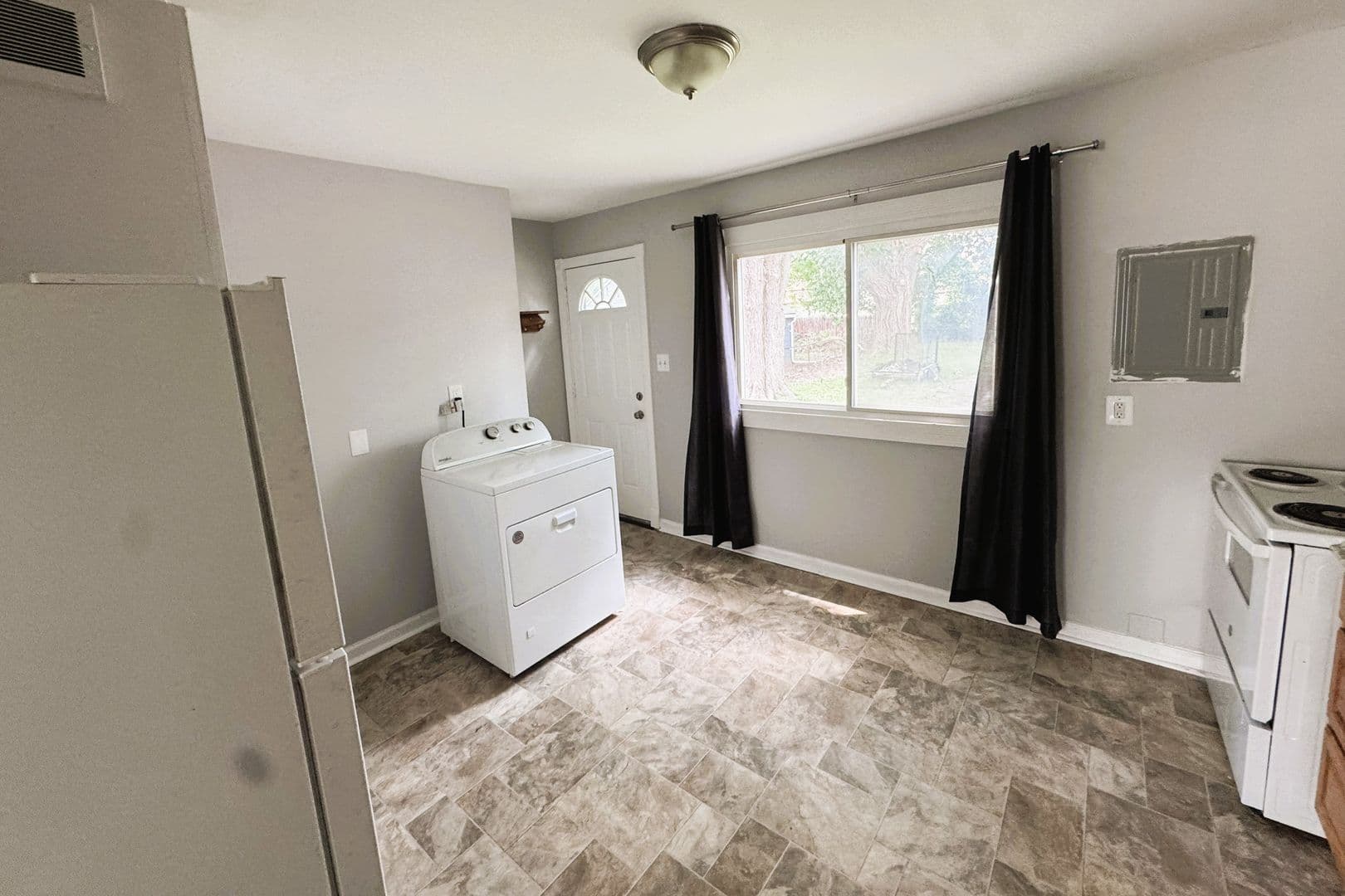 Warren House: 24644 Lauren Avenue