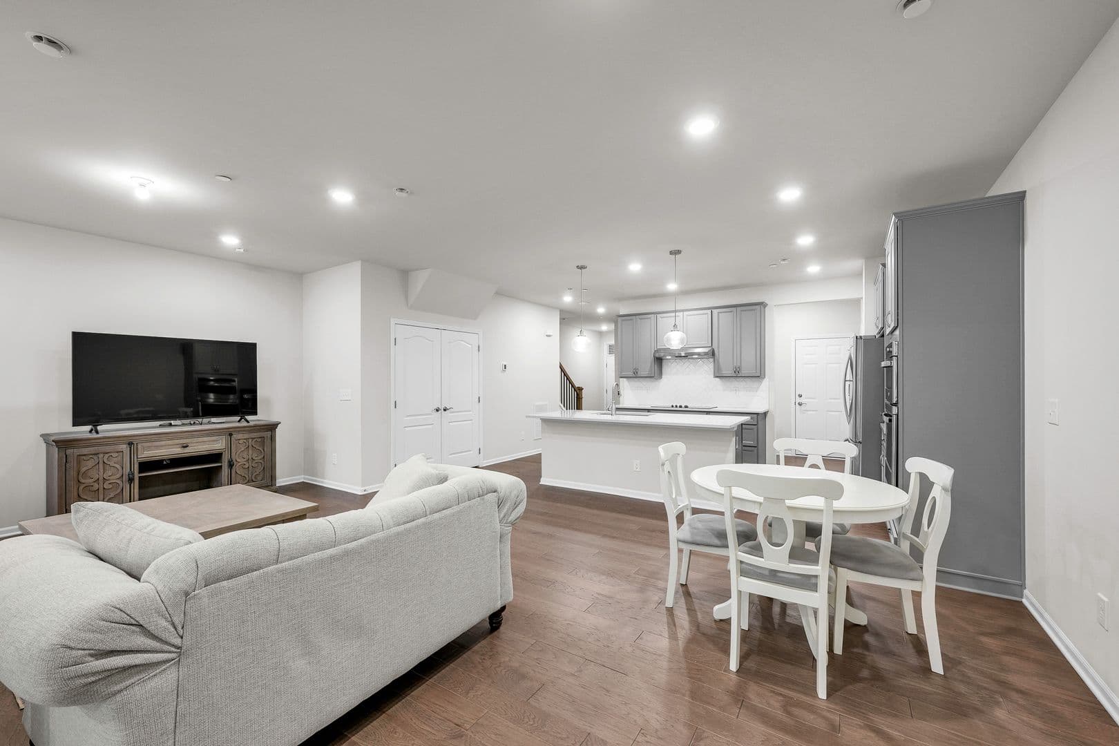 Plymouth Apartment: 40059 Premier Dr