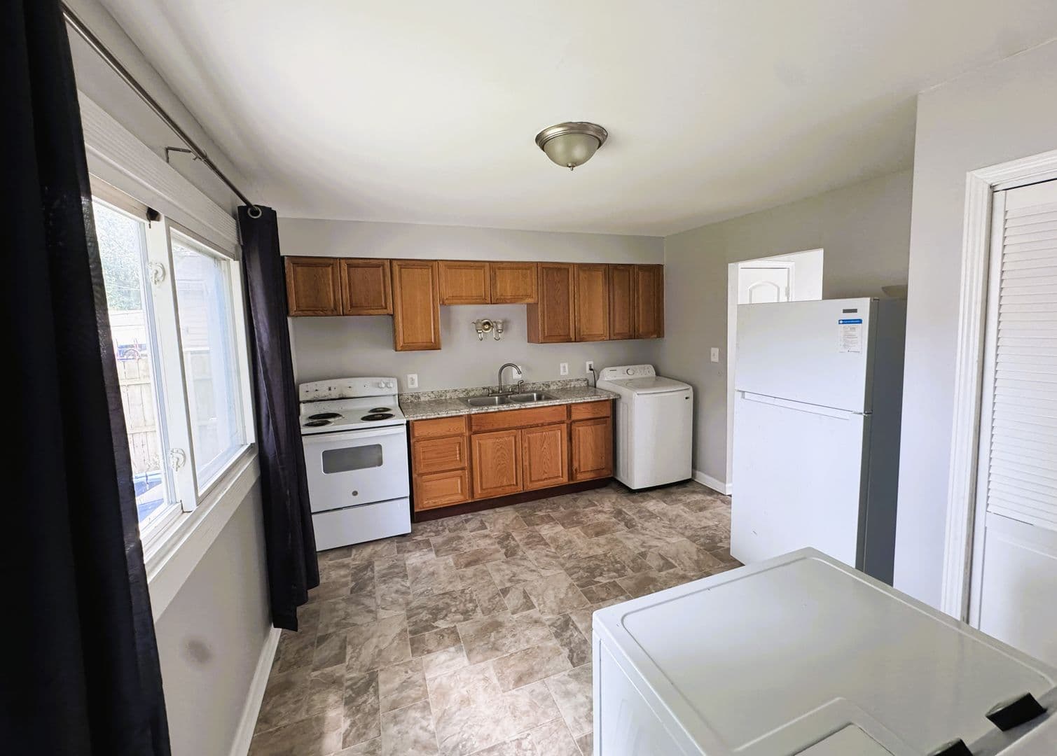 Warren House: 24644 Lauren Avenue