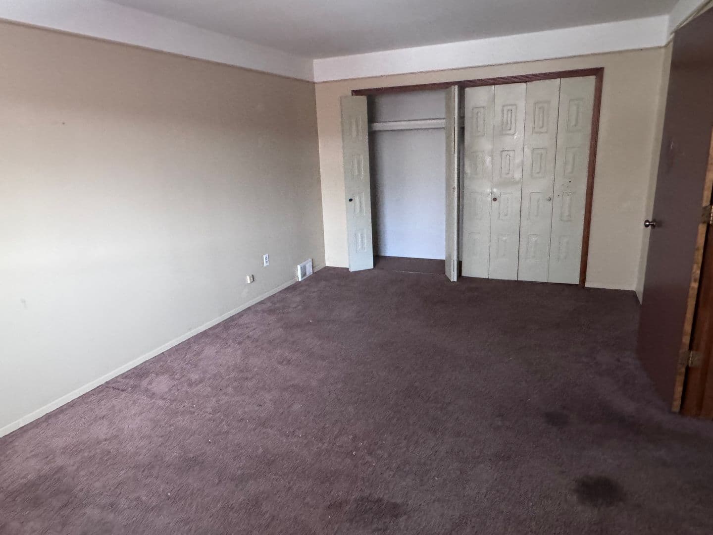 Eastpointe Apartment: 16431 E 10 Mile Rd