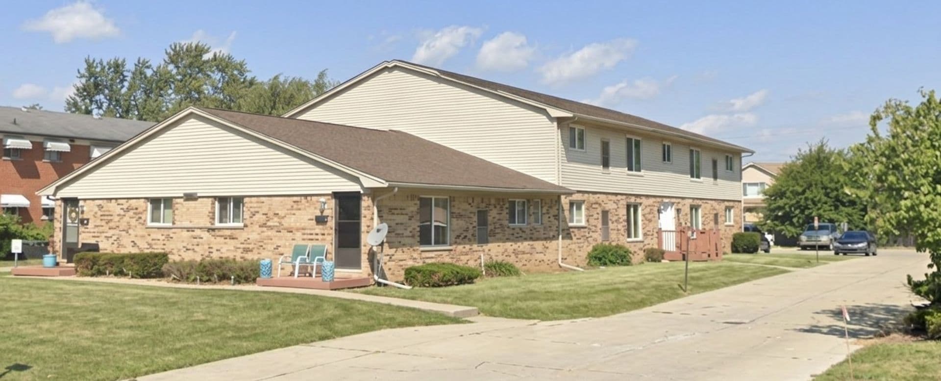Eastpointe Apartment: 16431 E 10 Mile Rd