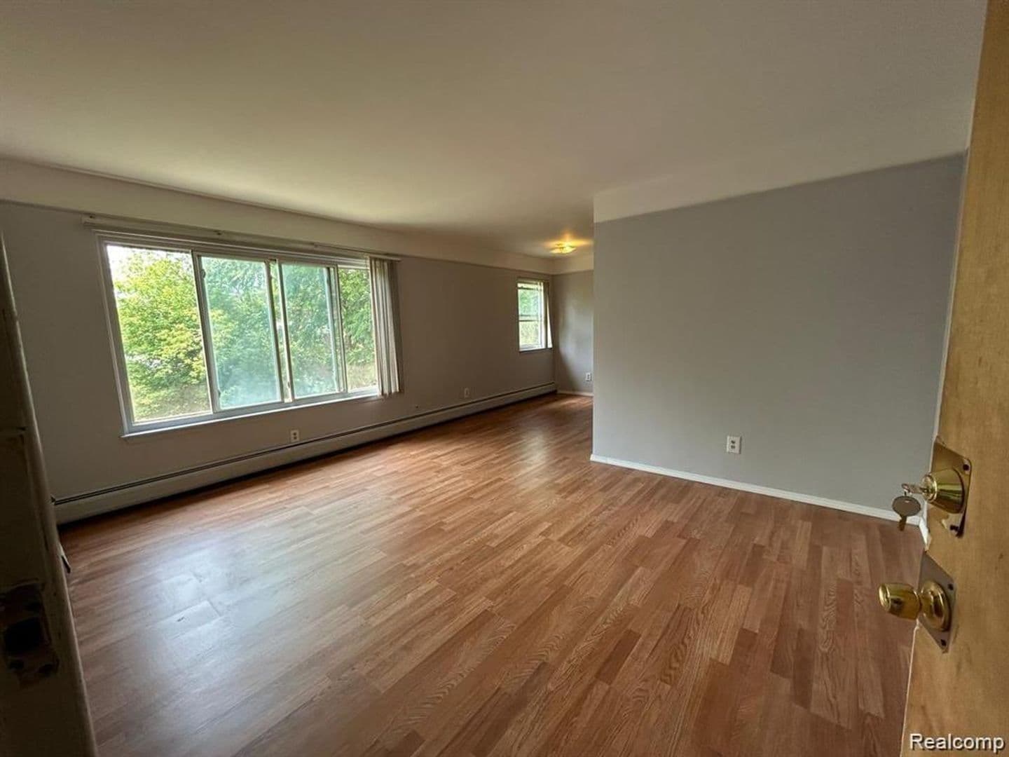 Eastpointe Apartment: 16480 E 9 Mile