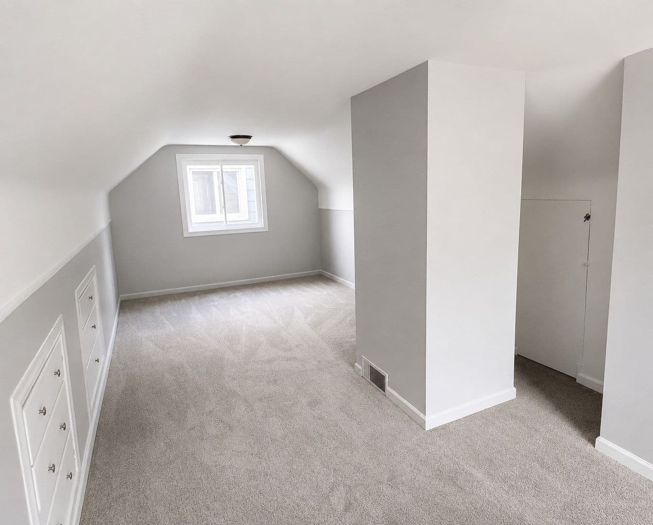 Warren House: 24644 Lauren Avenue