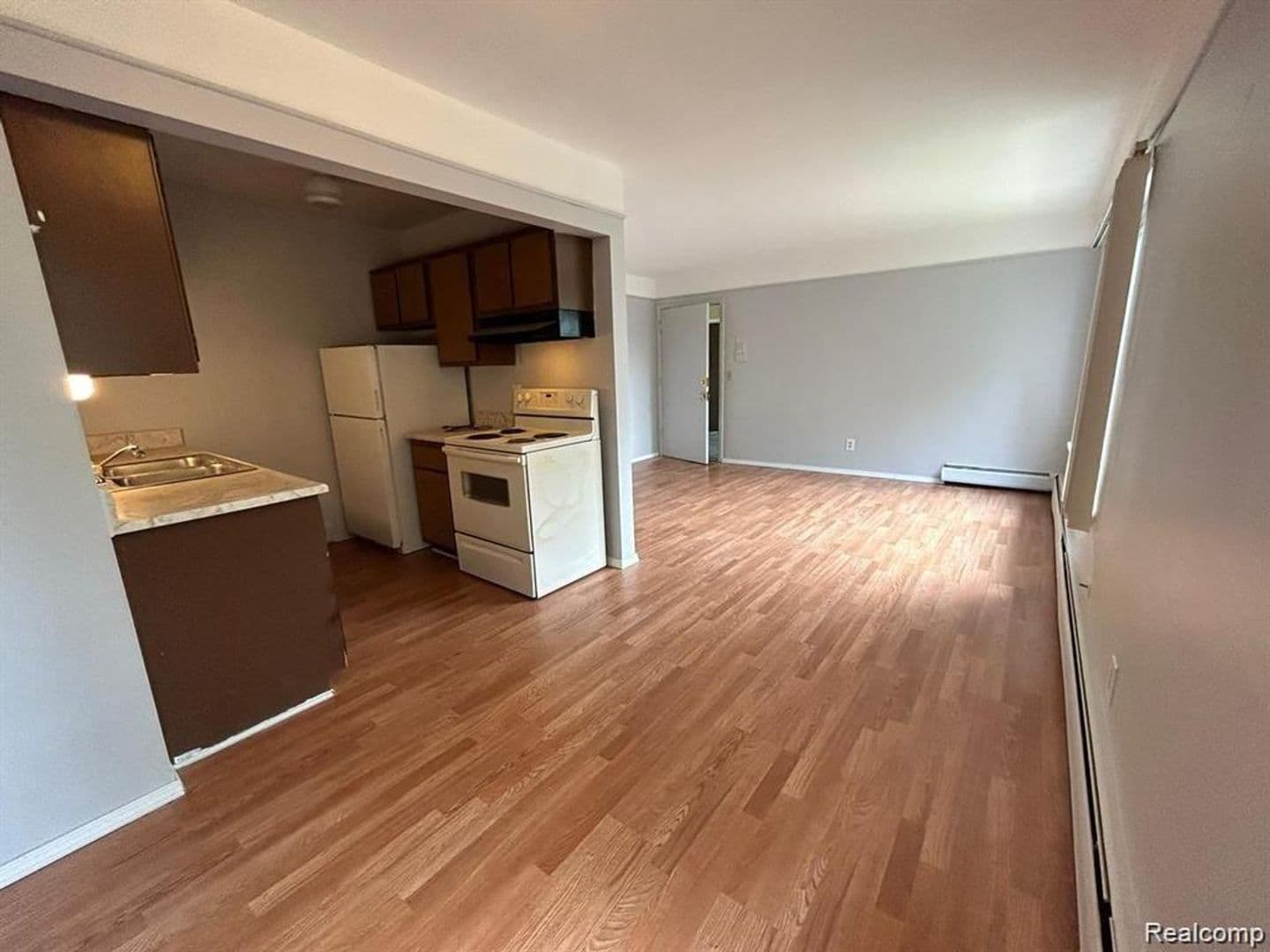 Eastpointe Apartment: 16480 E 9 Mile