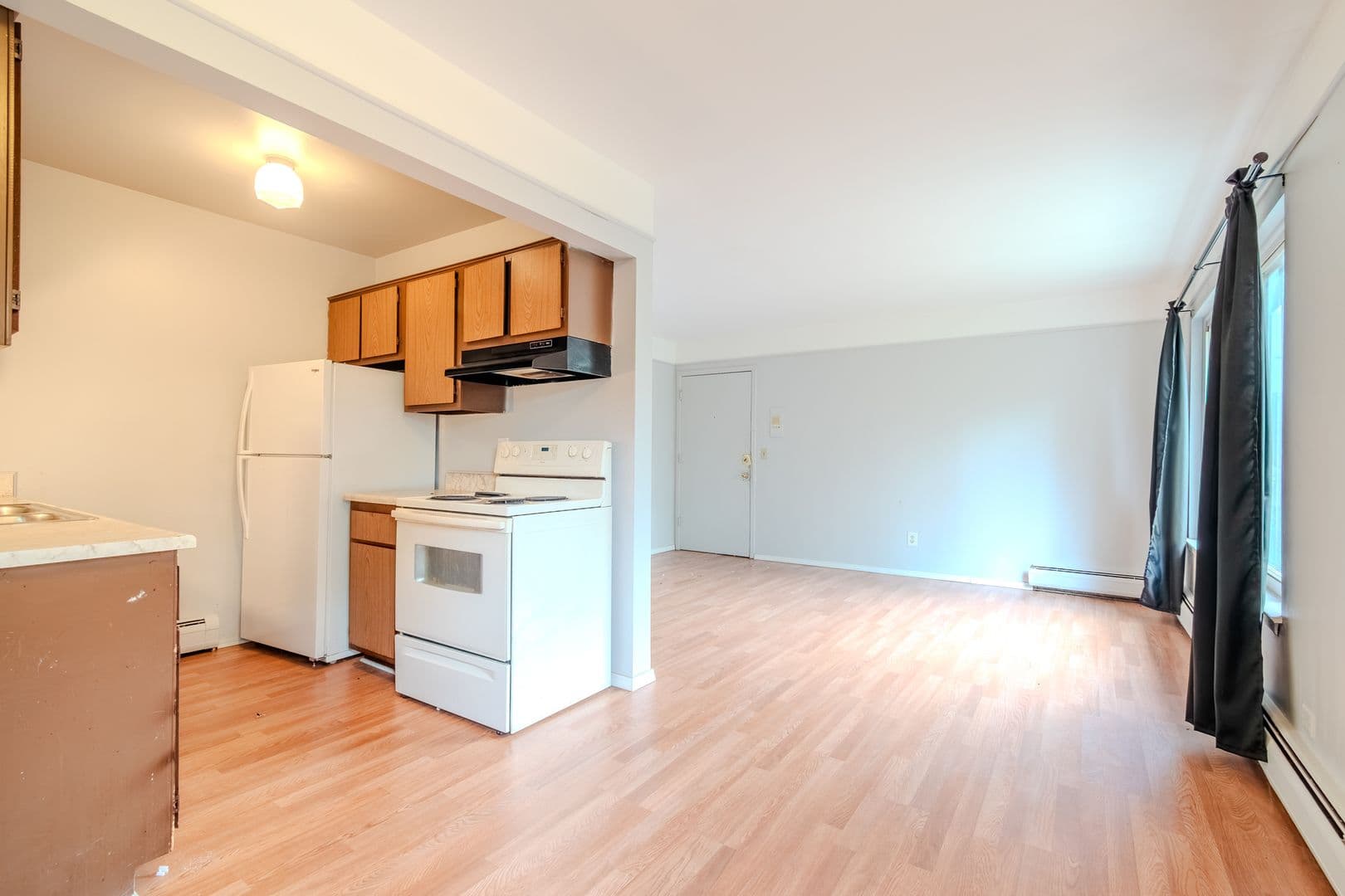 Eastpointe Apartment: 16470 E 9 Mile