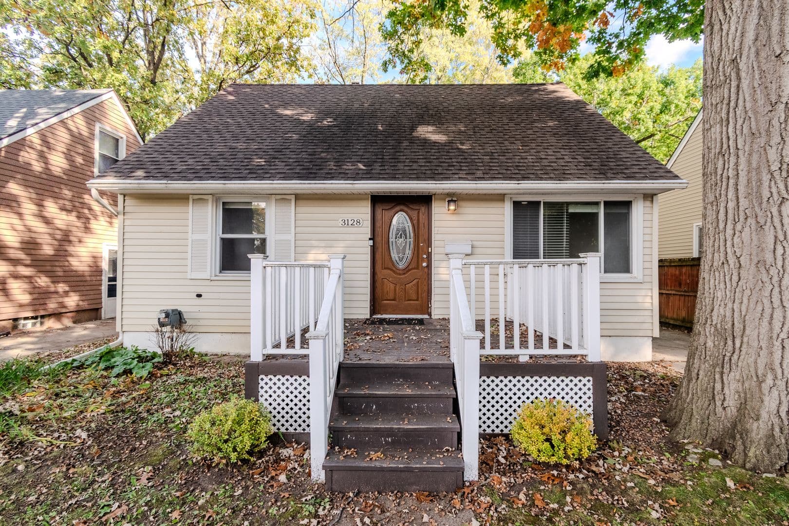 Royal Oak House: 3128 Harvard Road