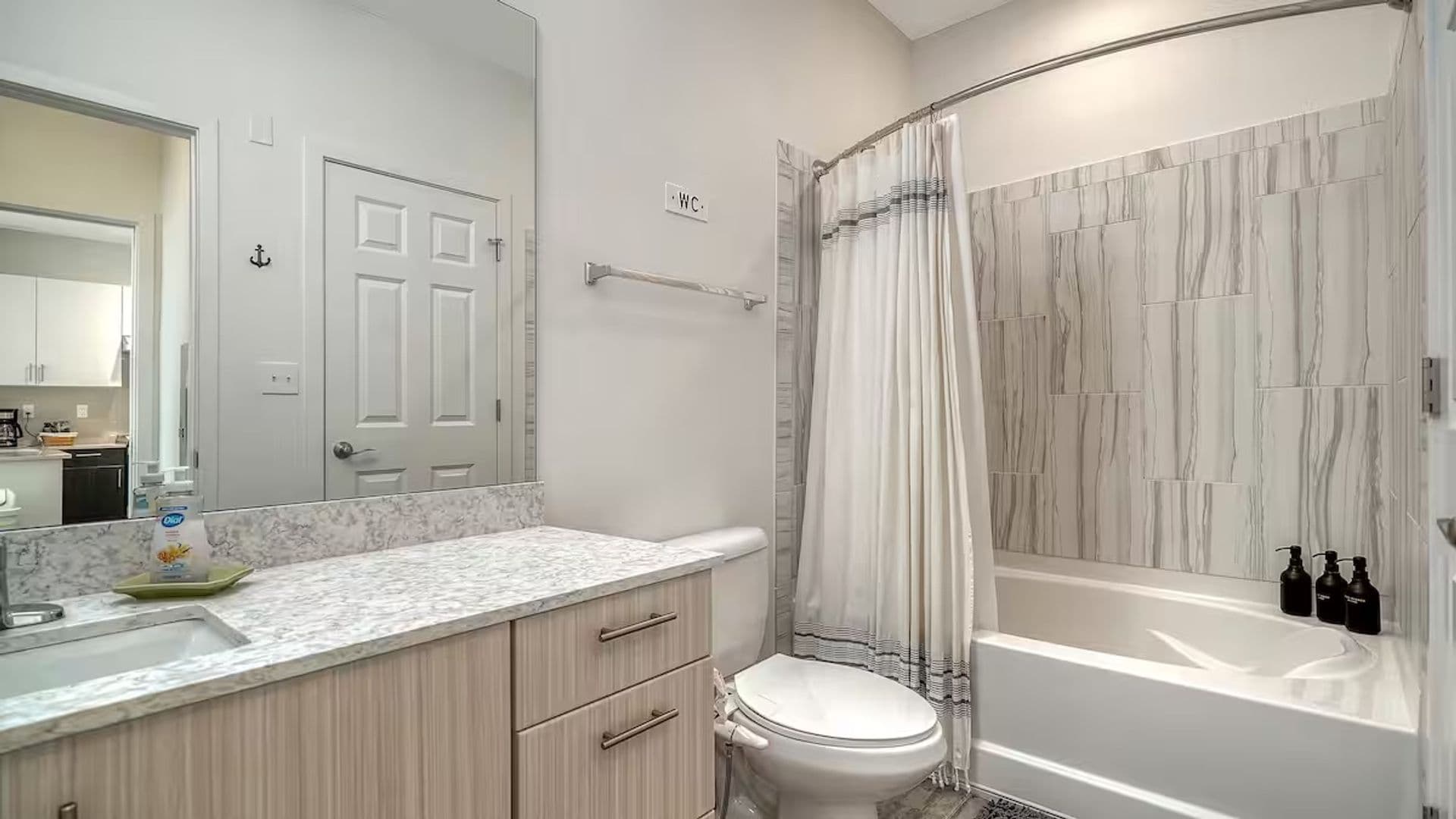 Sarasota Apartment: 1659 2nd St