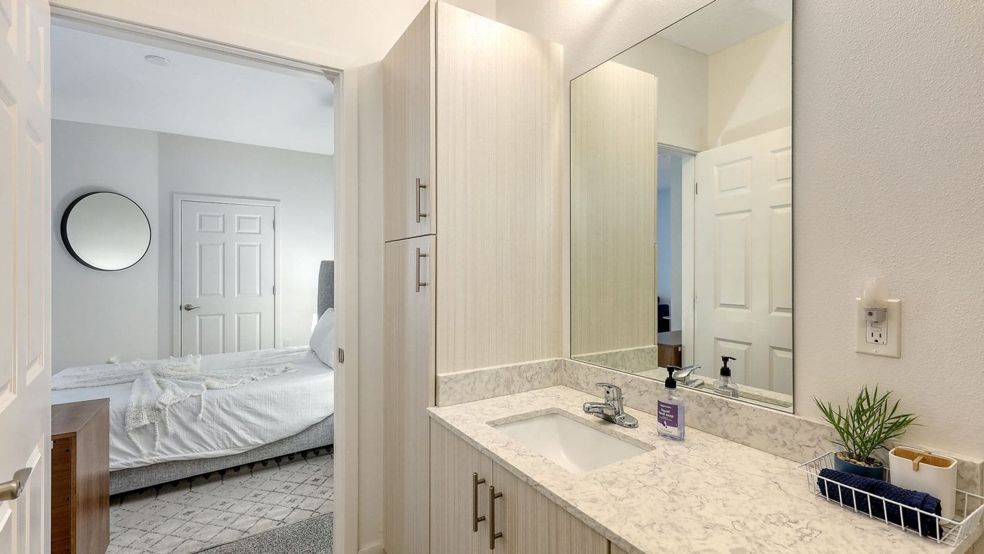 Sarasota Apartment: 1659 2nd St.