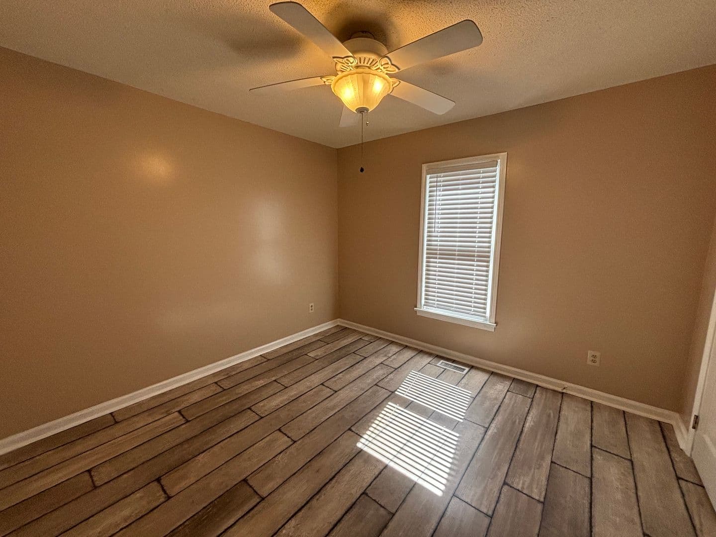 Columbia House: 1007 Chevis Street