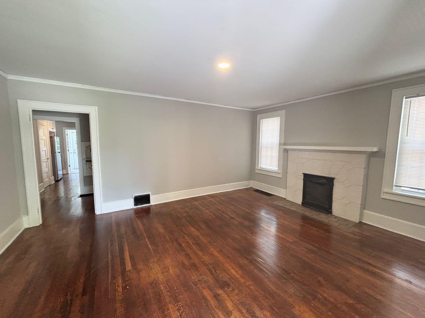 Columbia Apartment: 1615 Hollywood Drive - 1615 Hollywood Drive Upstairs