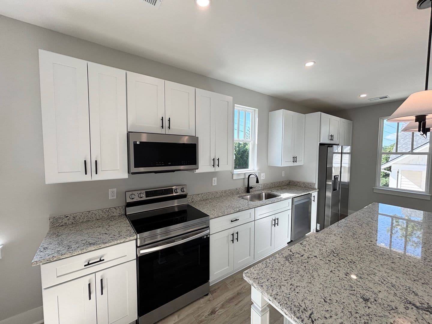 Columbia Apartment: 2703 Clark St