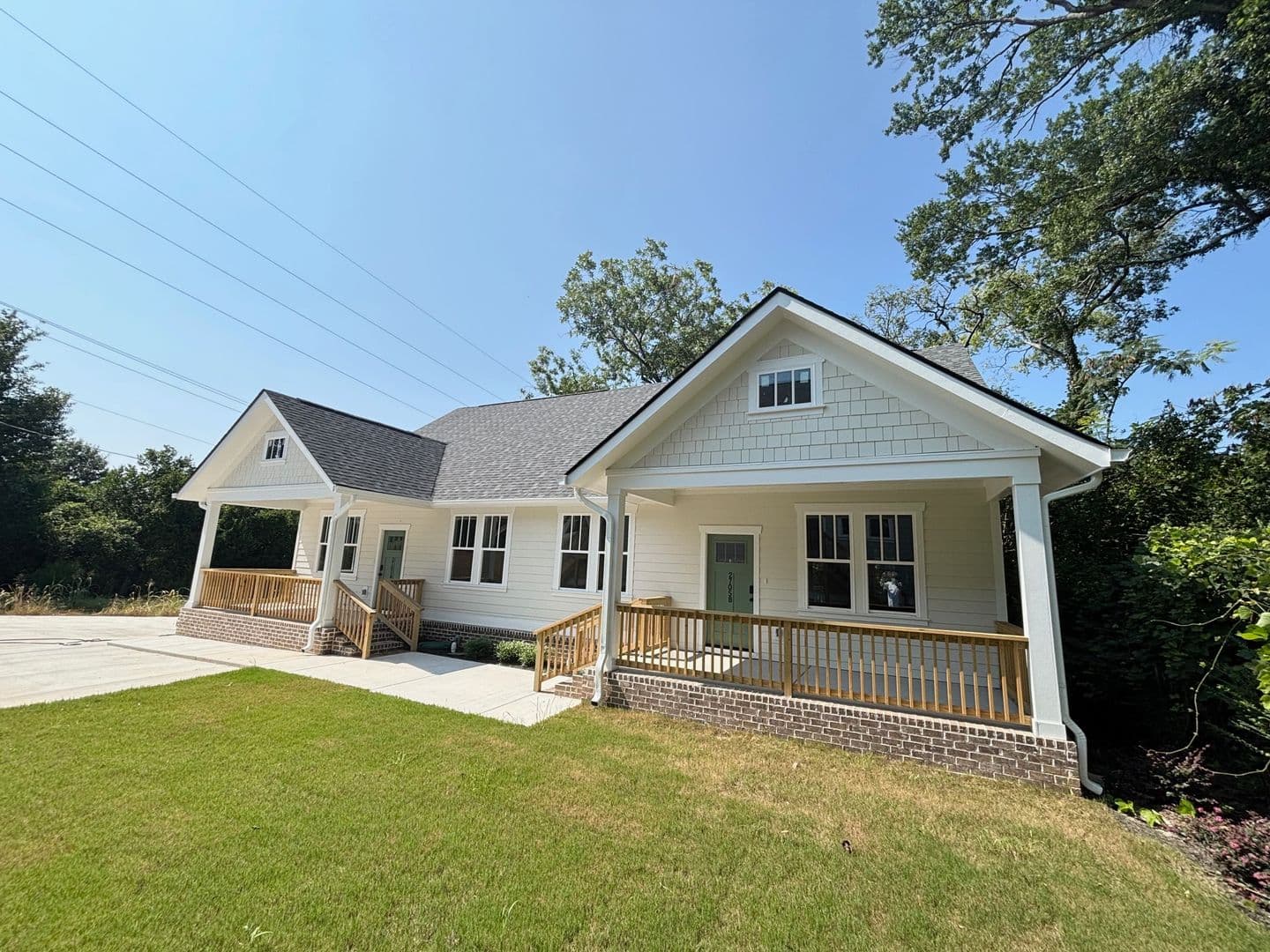 Columbia Apartment: 2703 Clark St
