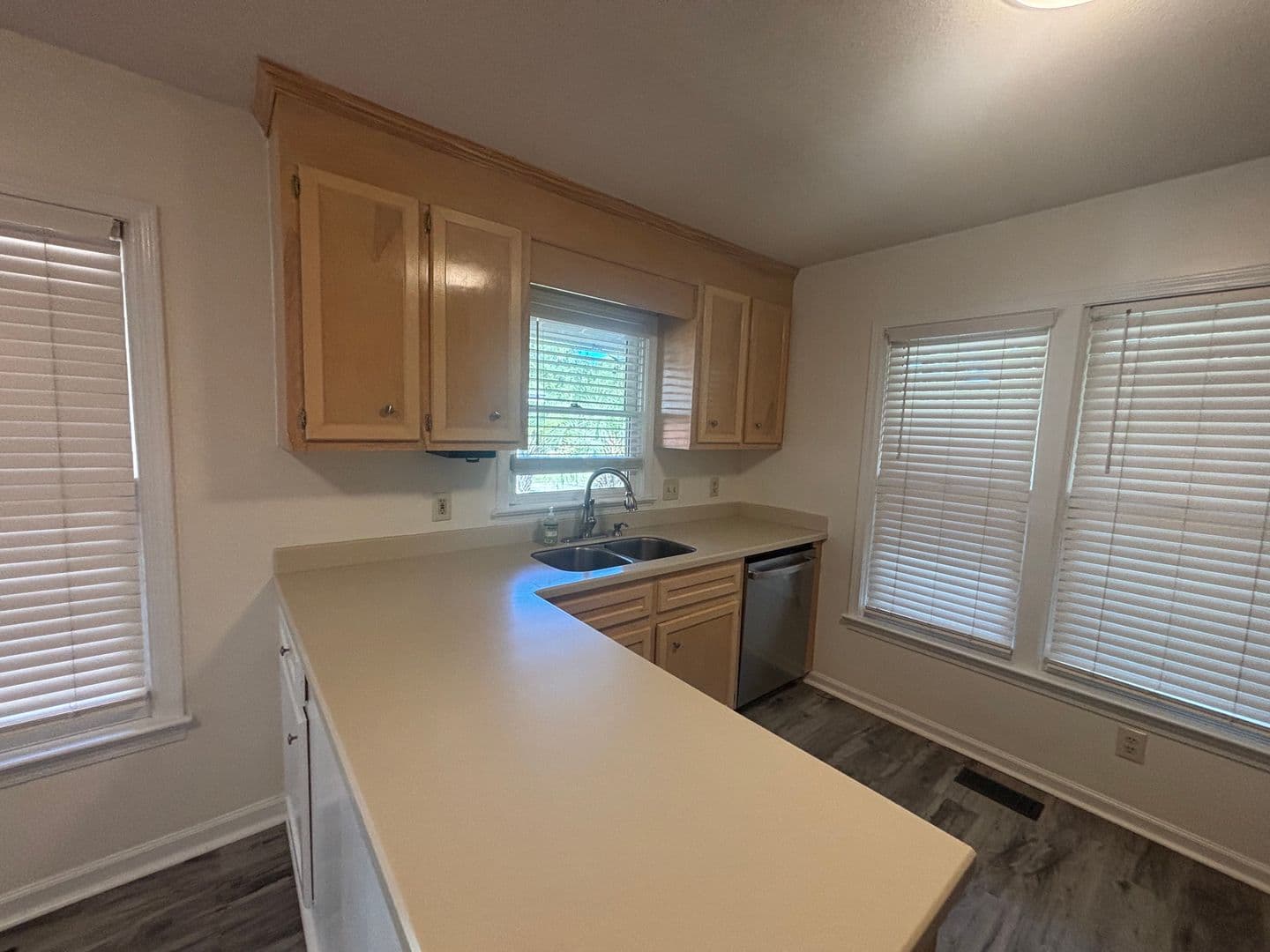 Columbia House: 1007 Chevis Street