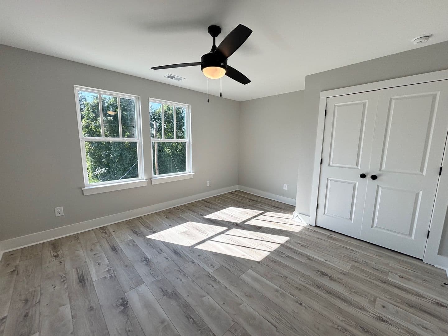 Columbia Apartment: 2703 Clark St