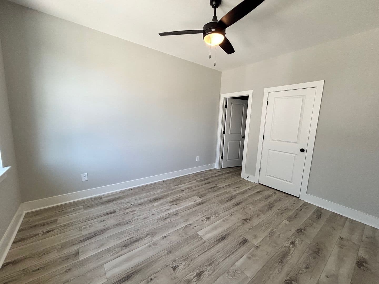 Columbia Apartment: 2703 Clark St