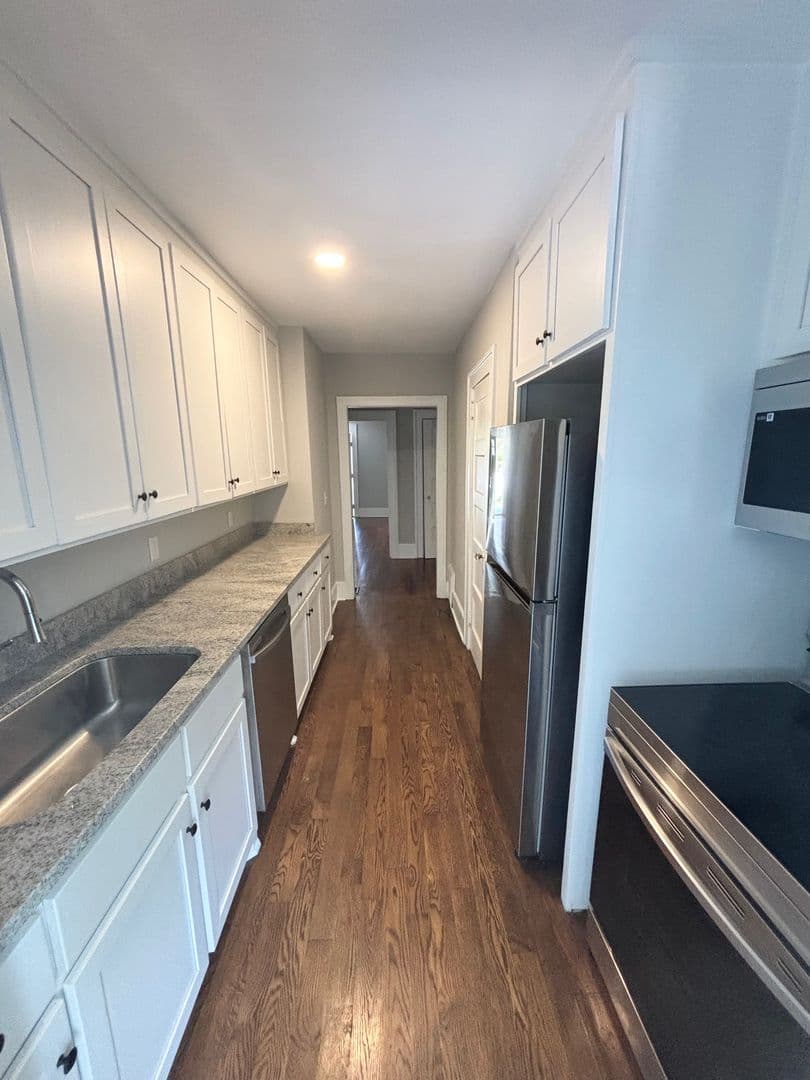 Columbia Apartment: 1615 Hollywood Drive - 1615 Hollywood Drive Upstairs