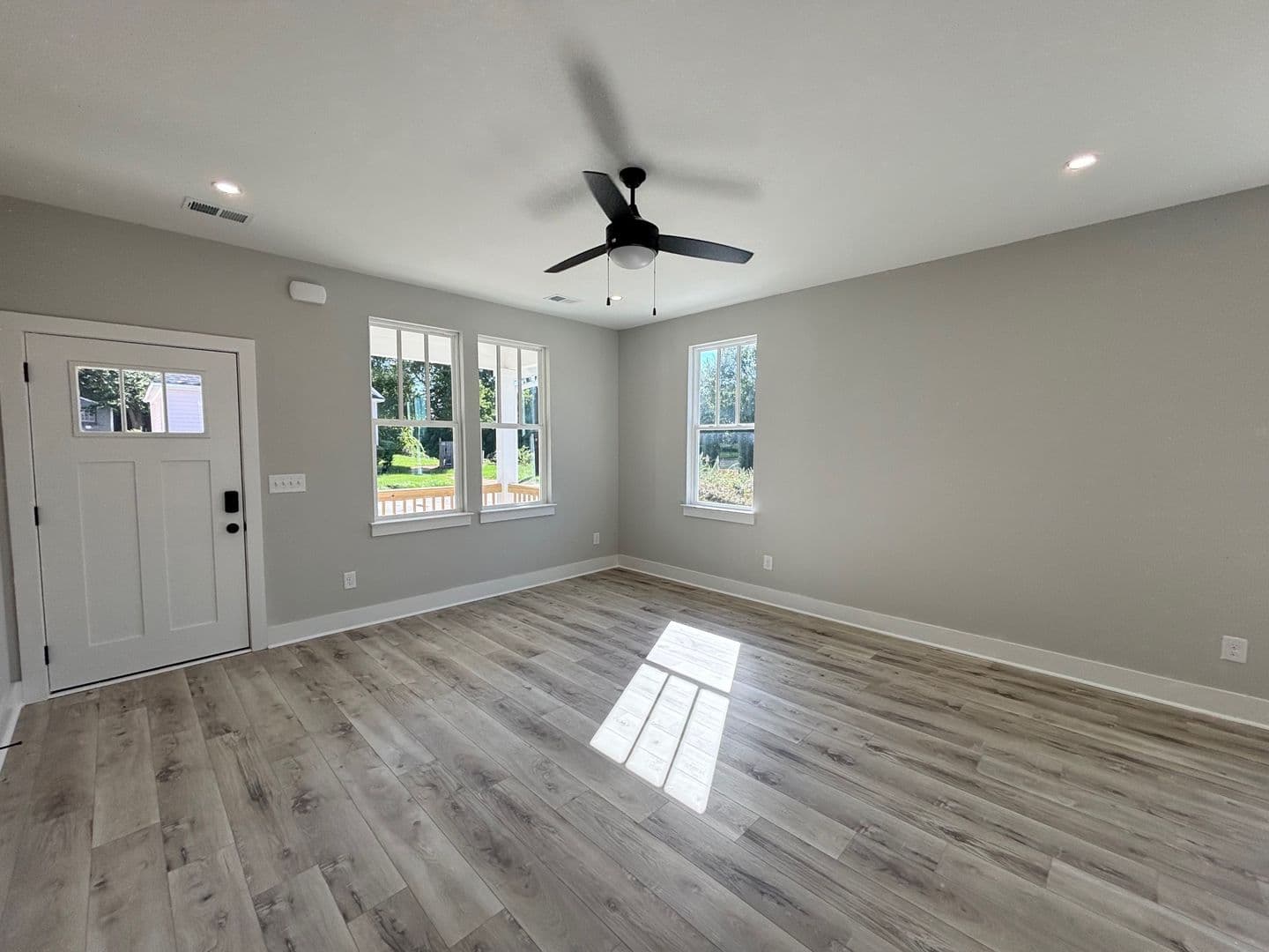 Columbia Apartment: 2703 Clark St