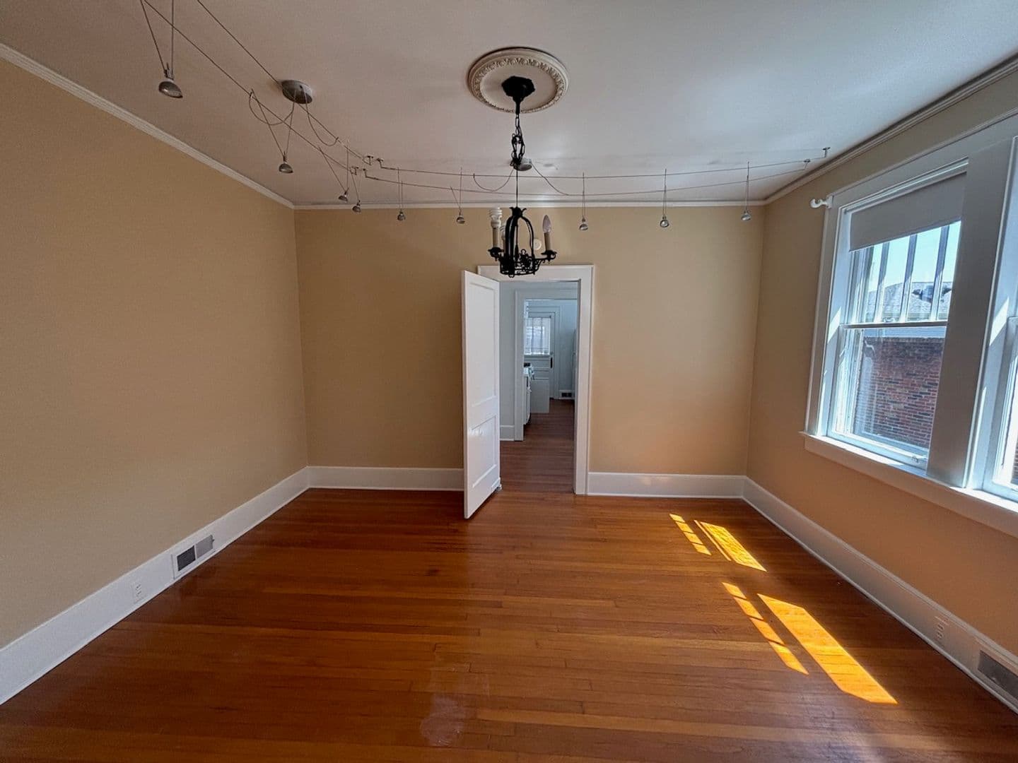Columbia House: 1103 A Parkside Drive