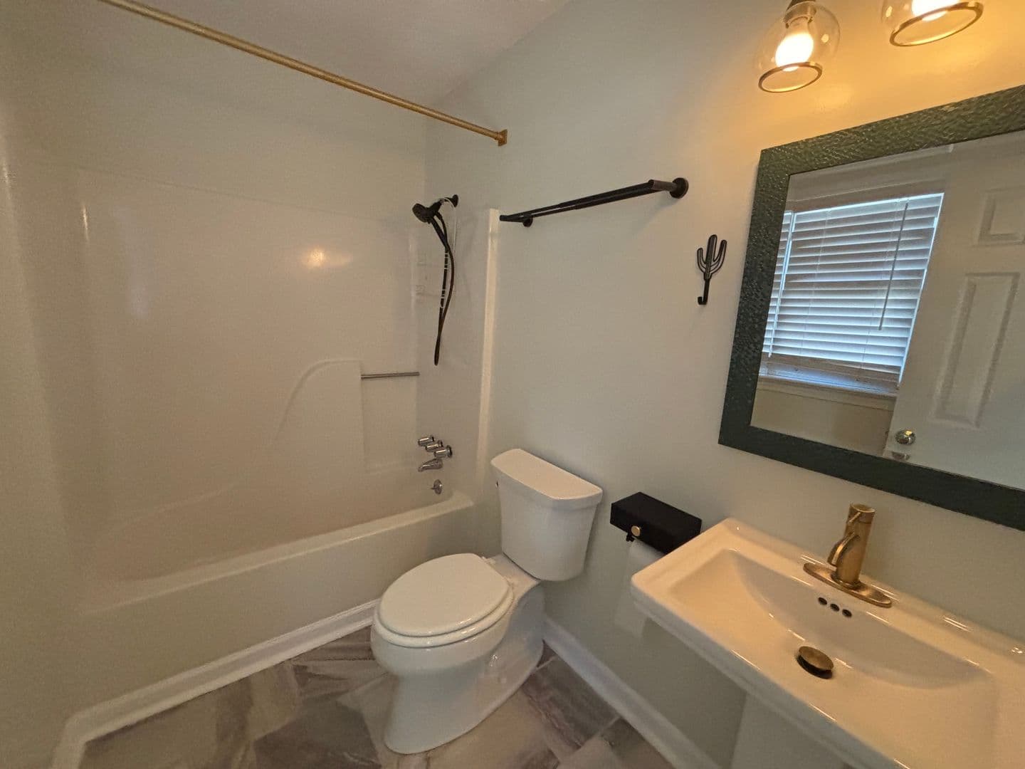 Columbia House: 1007 Chevis Street