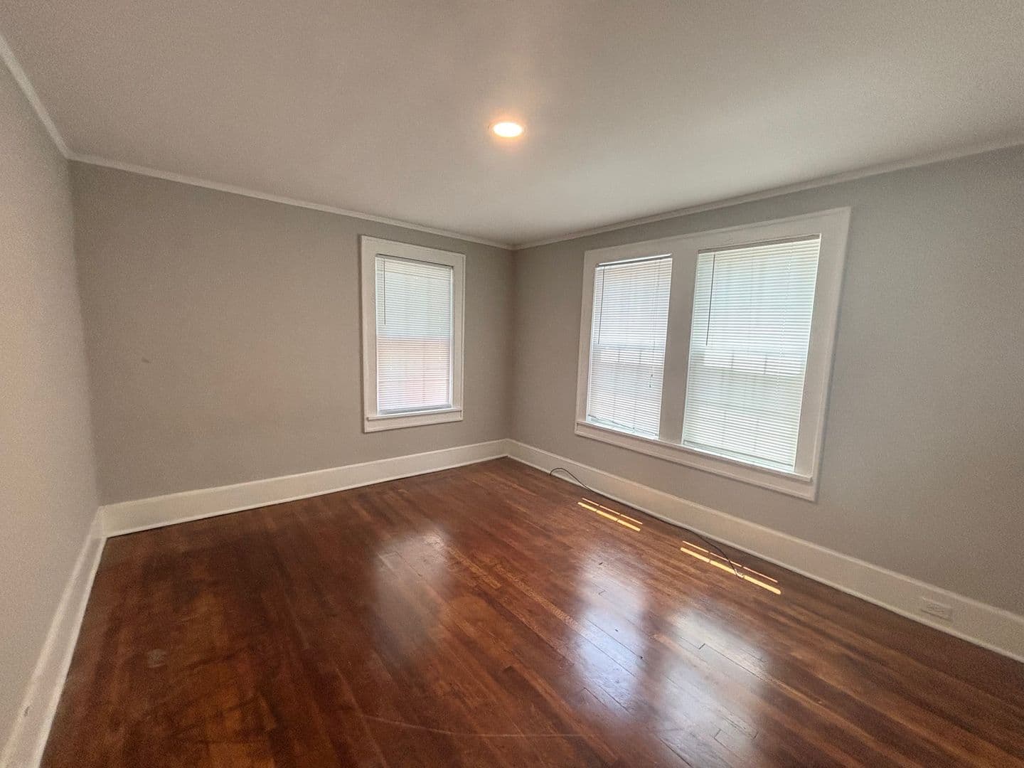 Columbia Apartment: 1615 Hollywood Drive - 1615 Hollywood Drive Upstairs