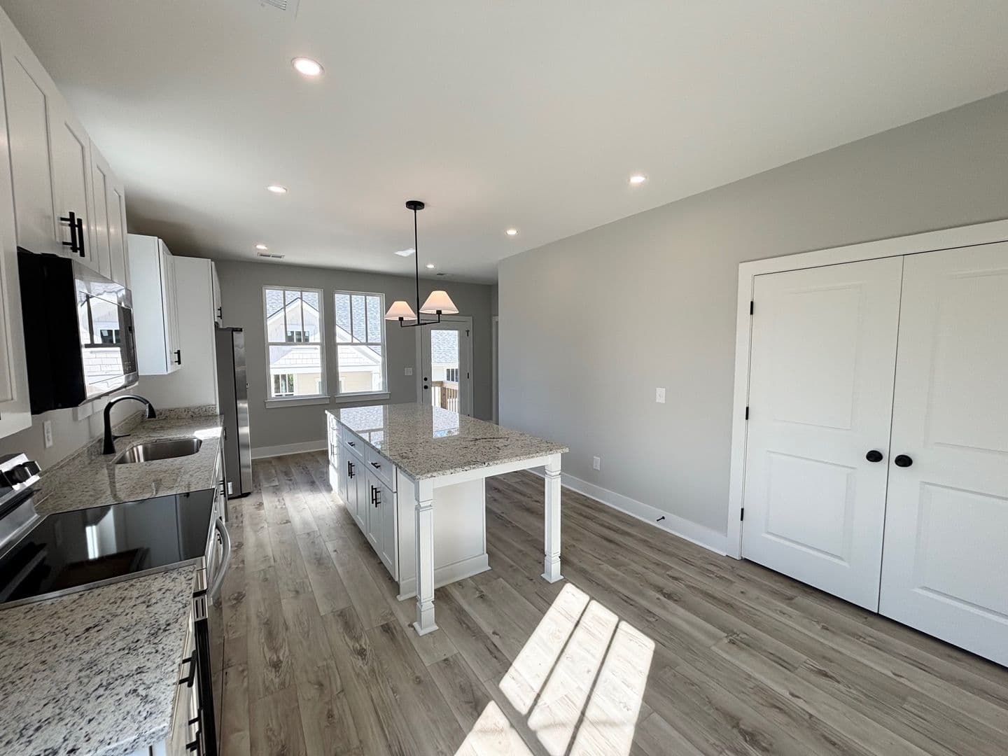Columbia Apartment: 2703 Clark St