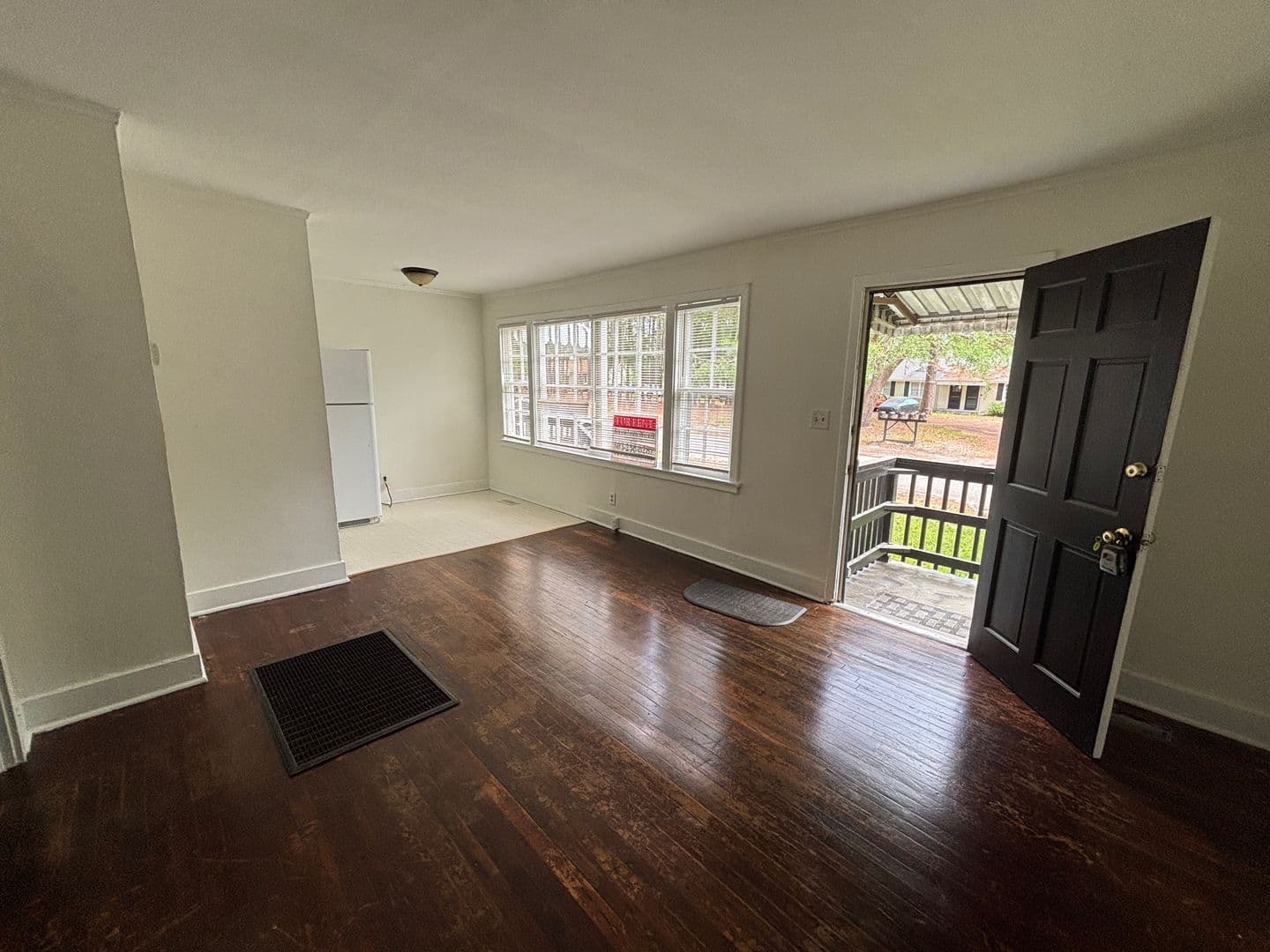 Columbia Apartment: 1403/1405/1407 McArthur Avenue