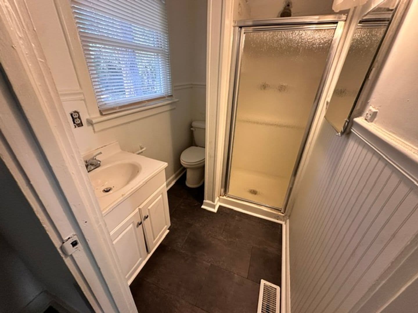 Columbia Apartment: 1403/1405/1407 McArthur Avenue