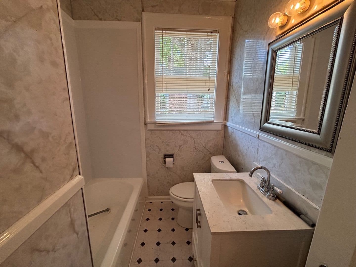 Columbia House: 1103 A Parkside Drive